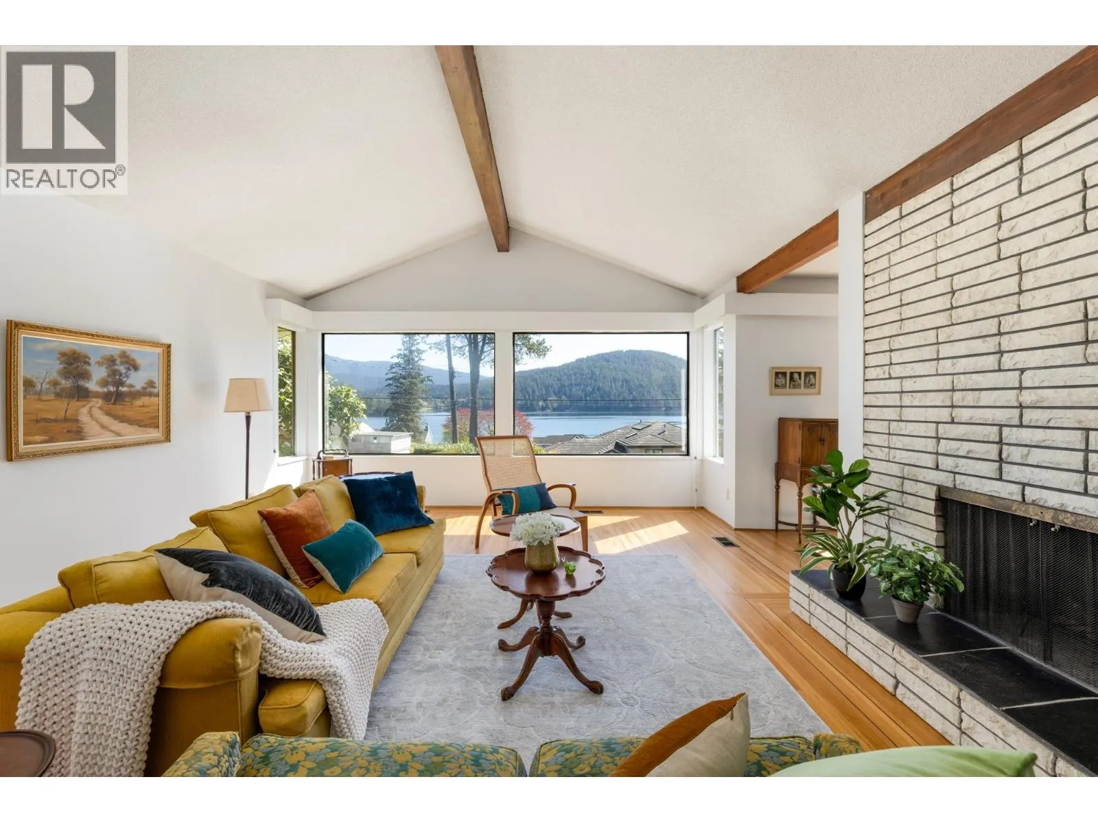 587 BEACHVIEW DRIVE