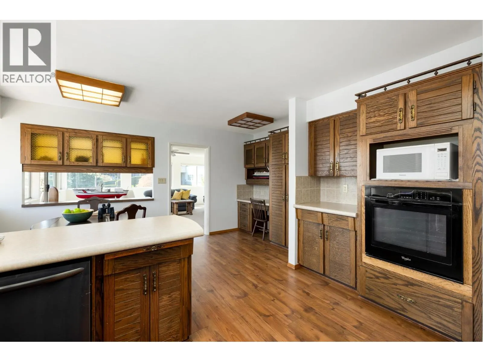 587 BEACHVIEW DRIVE