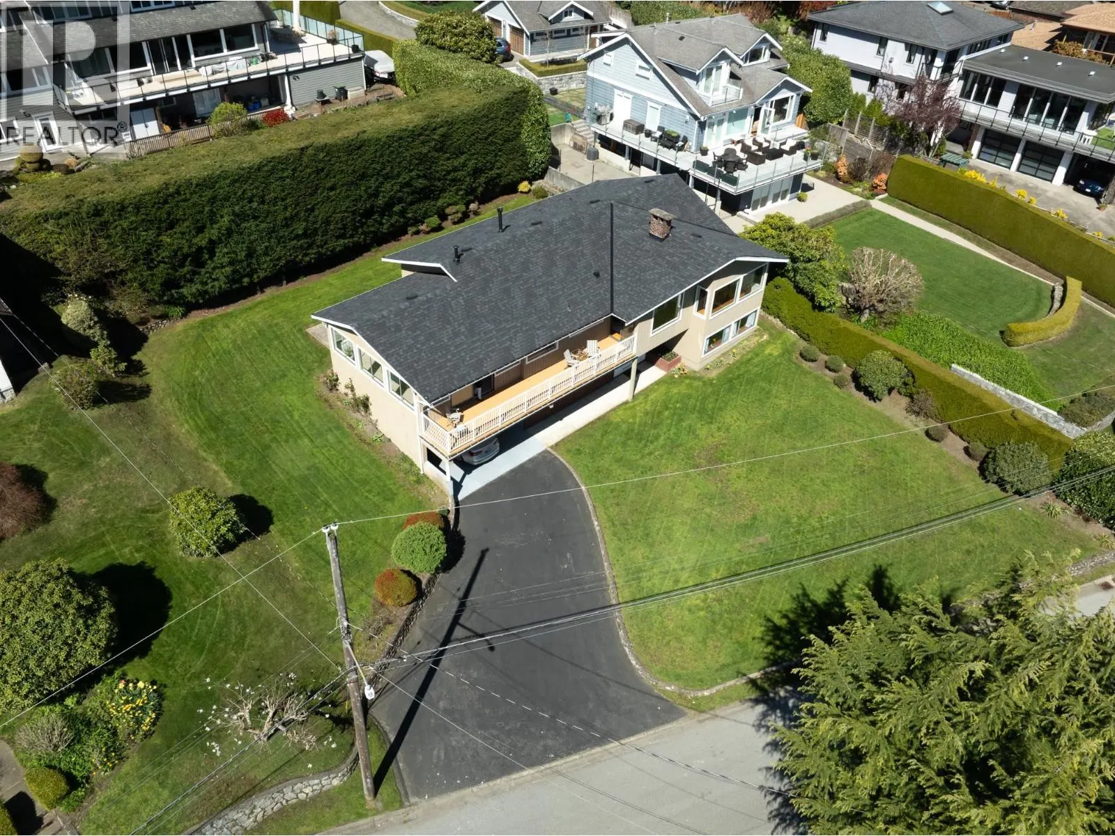 587 BEACHVIEW DRIVE