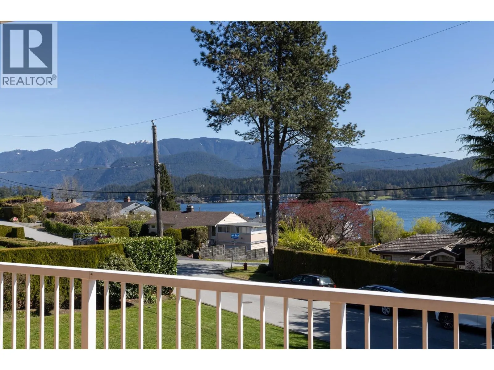 587 BEACHVIEW DRIVE