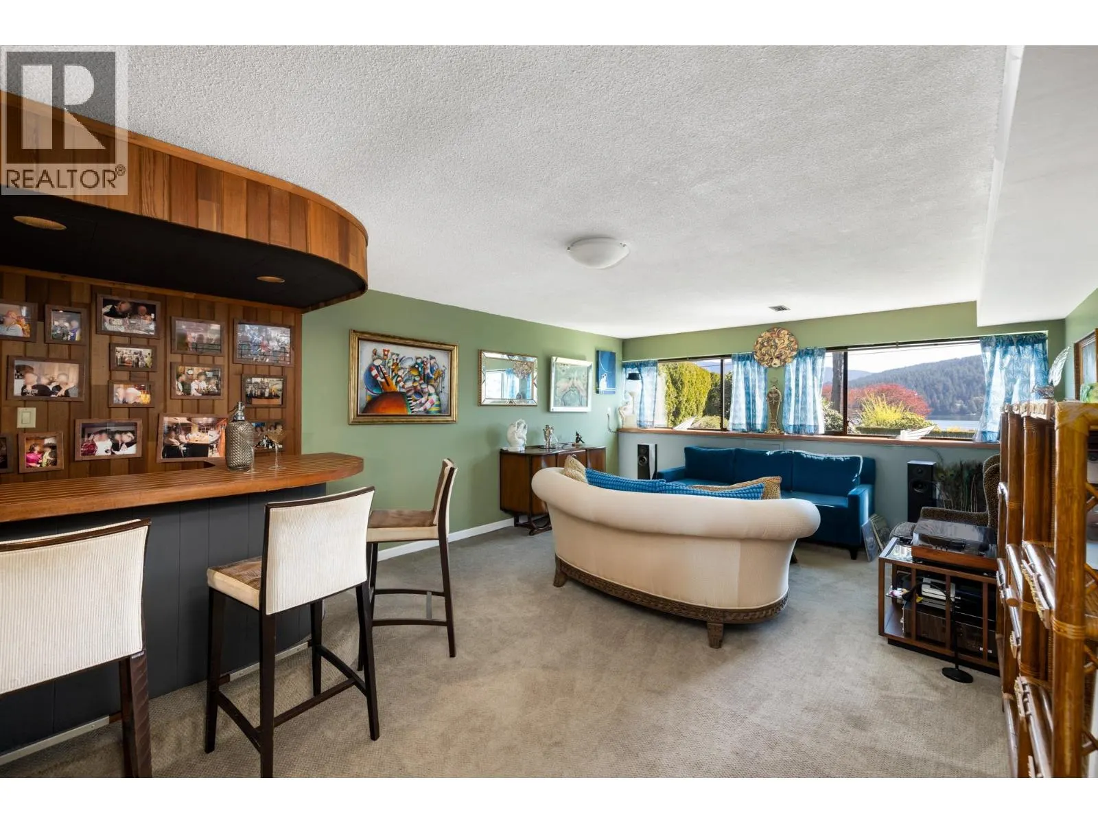 587 BEACHVIEW DRIVE