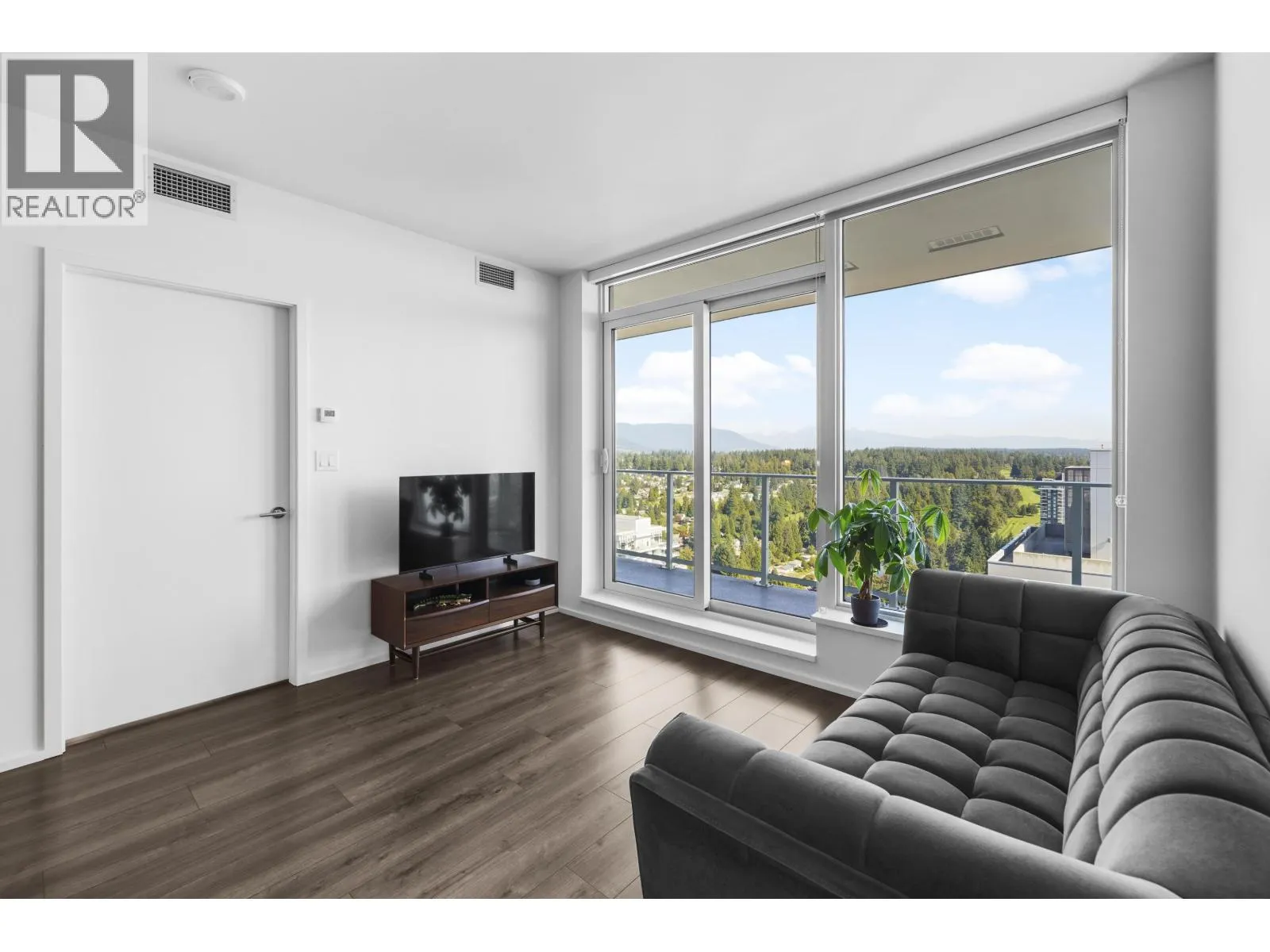 4104 3833 EVERGREEN PLACE