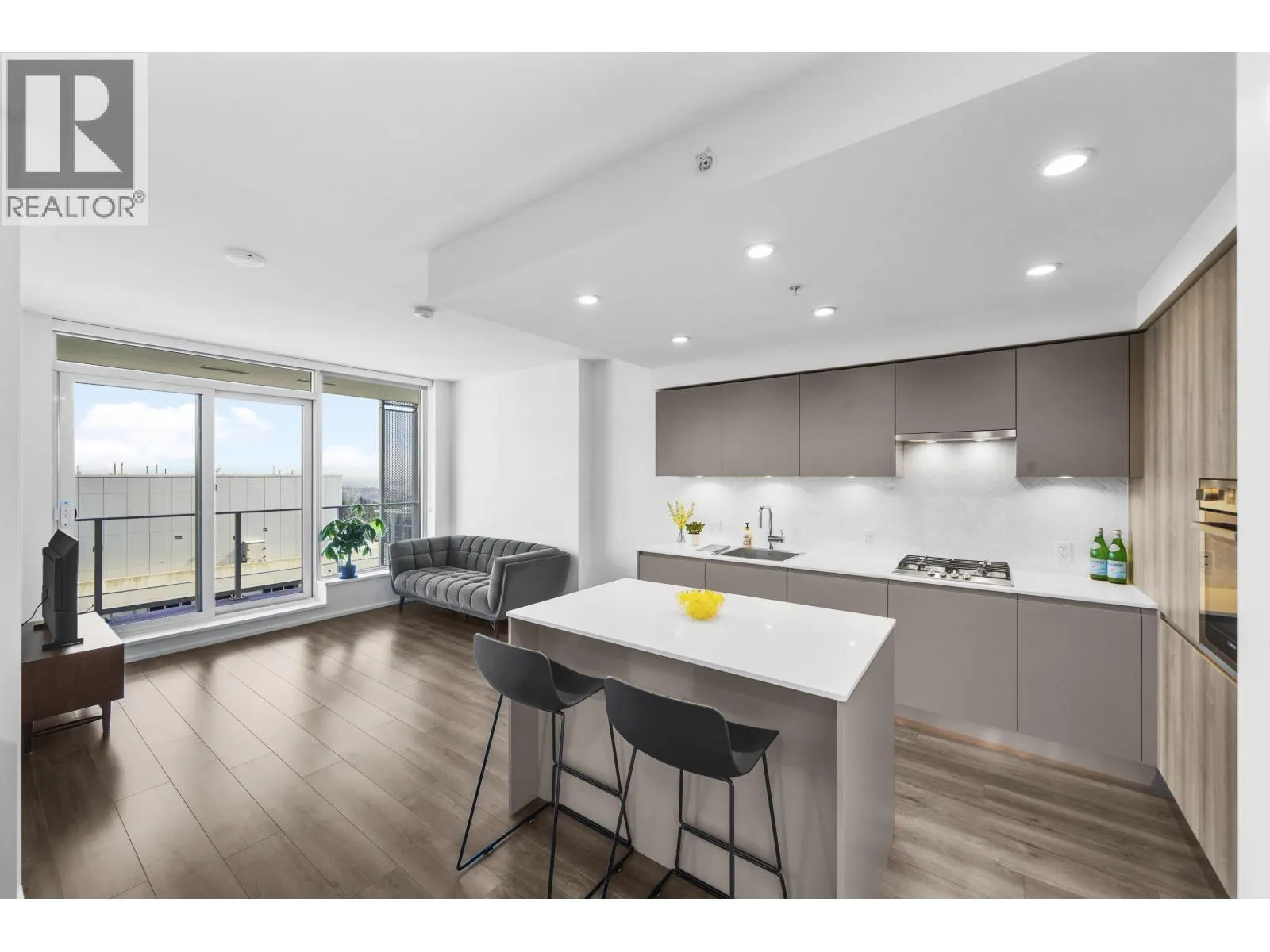 4104 3833 EVERGREEN PLACE