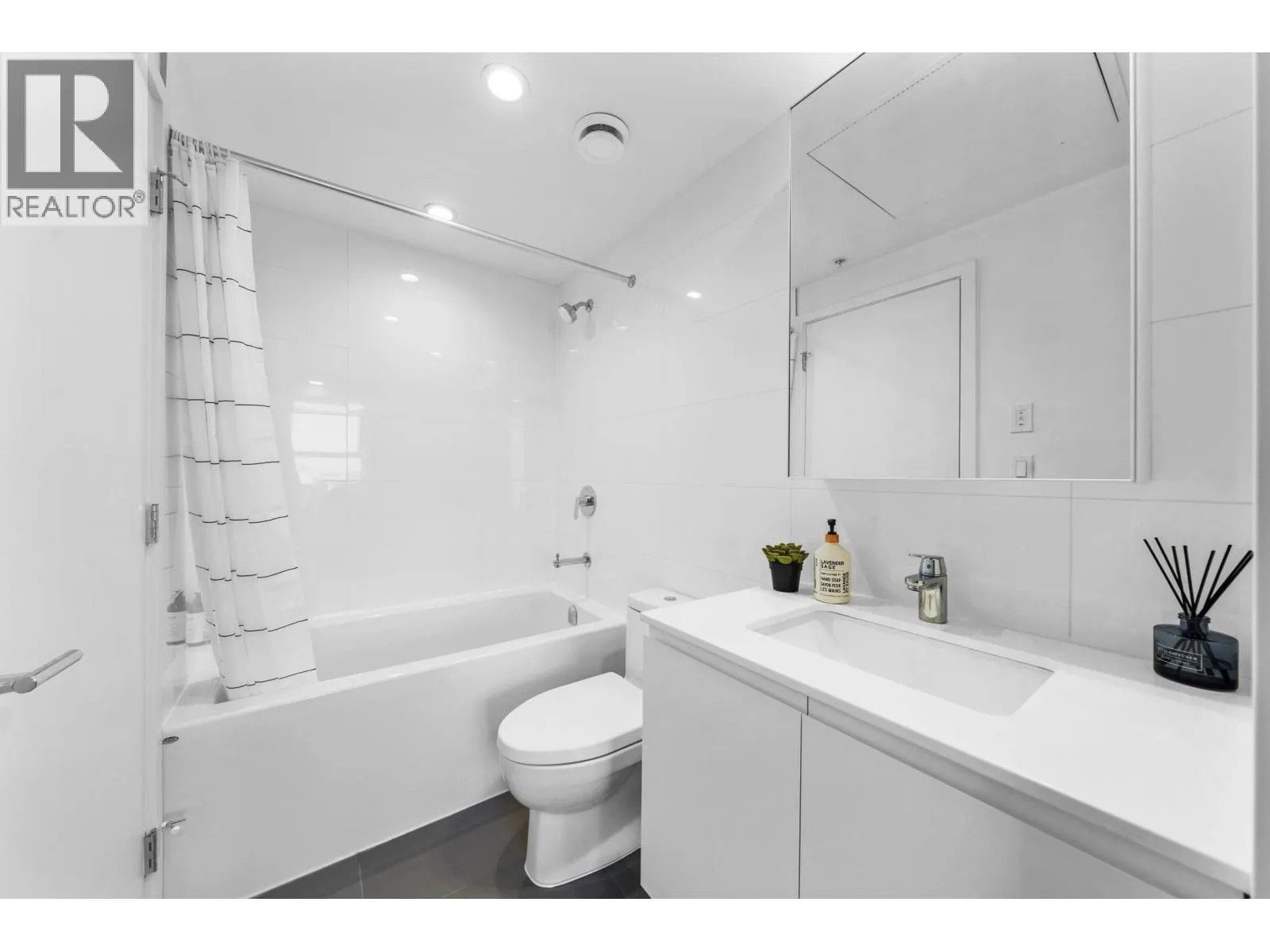 4104 3833 EVERGREEN PLACE