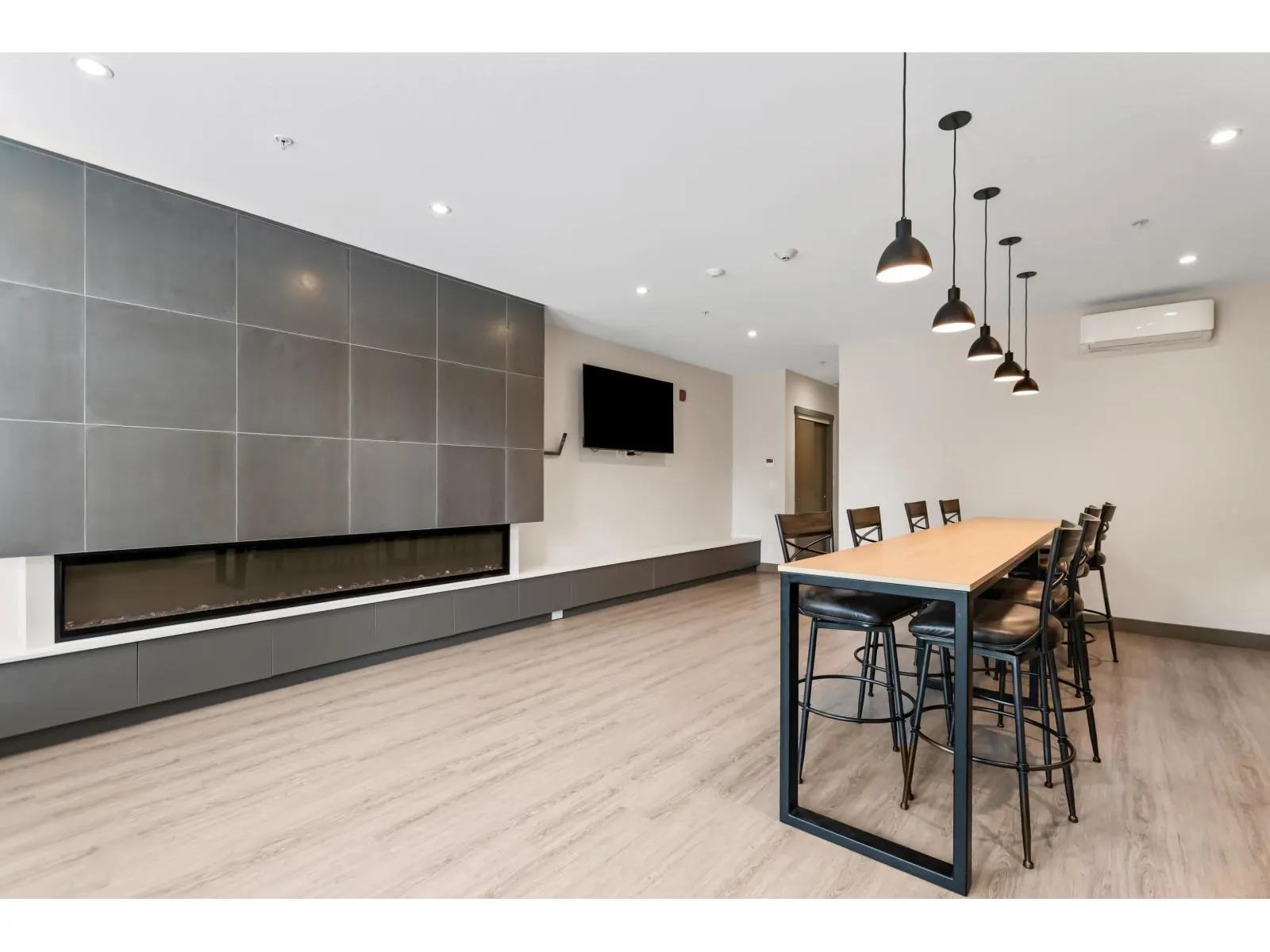 322 20673 78 AVENUE