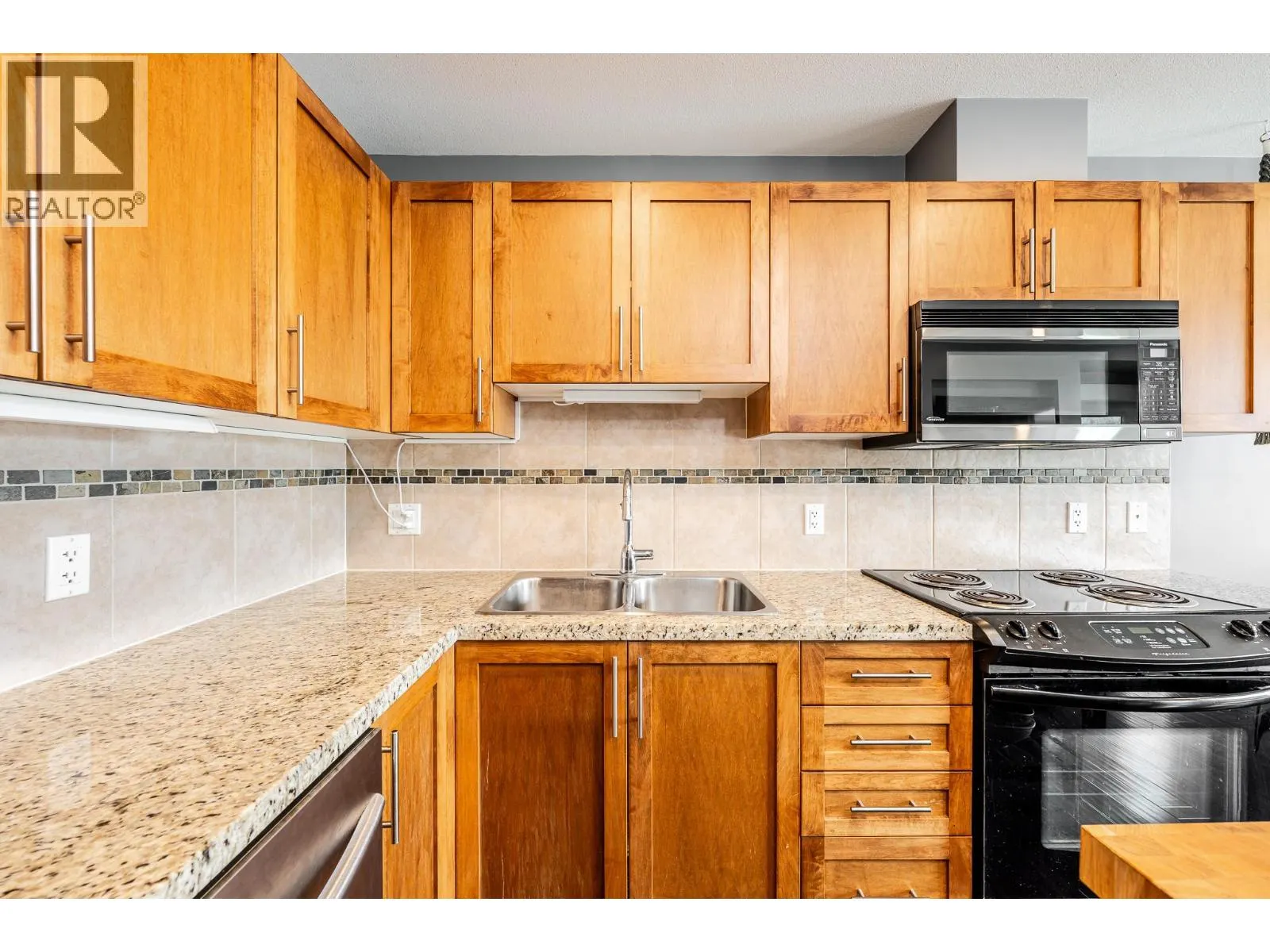 521 1211 VILLAGE GREEN WAY
