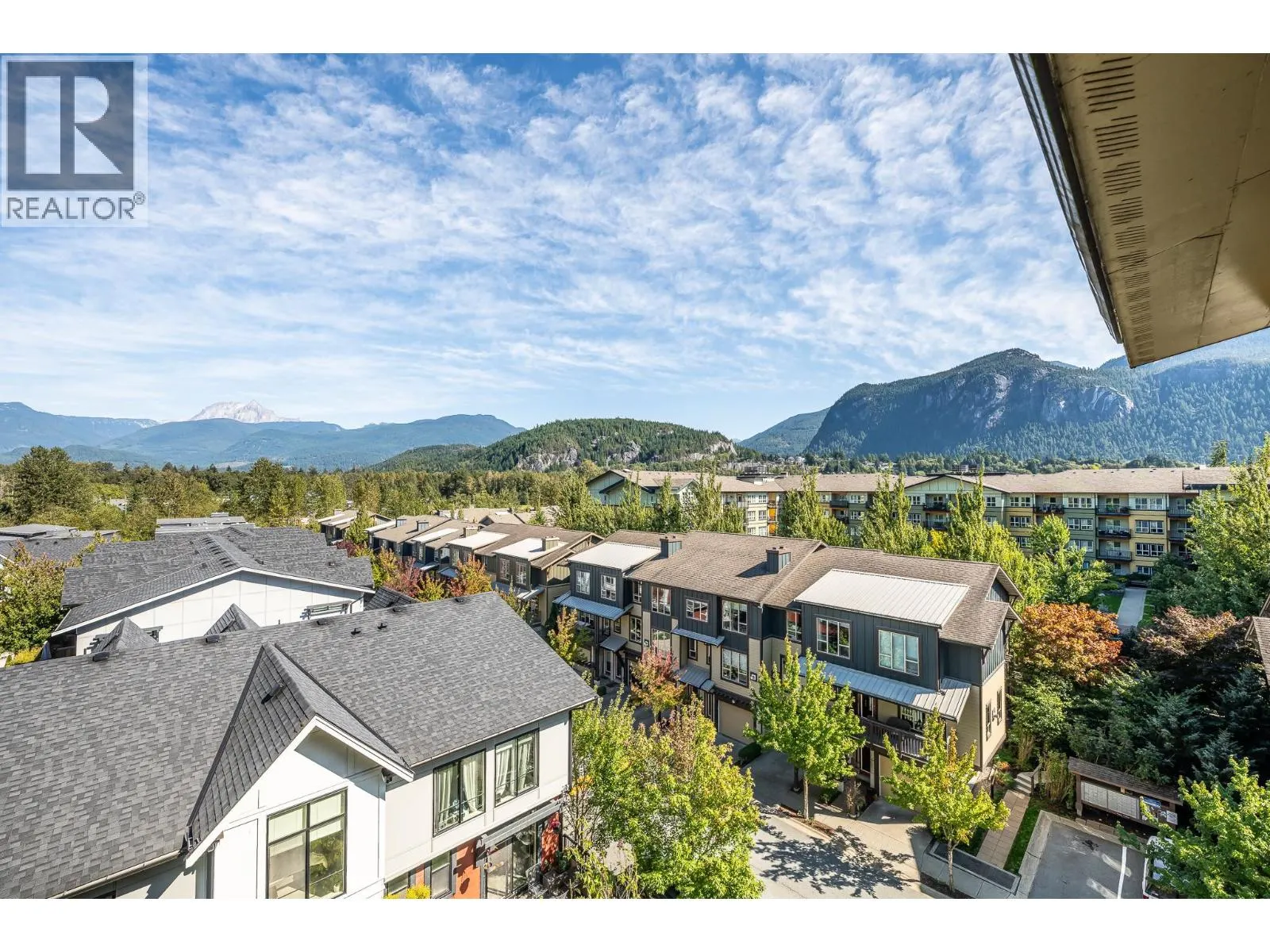 521 1211 VILLAGE GREEN WAY