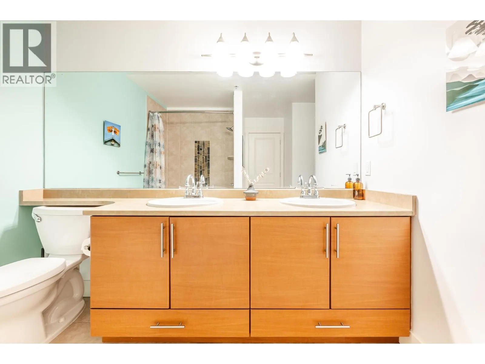 521 1211 VILLAGE GREEN WAY