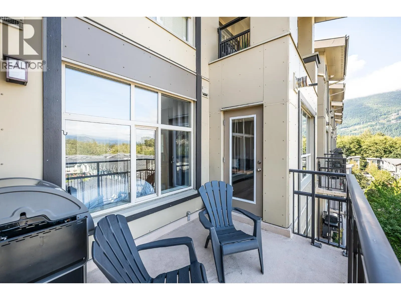 521 1211 VILLAGE GREEN WAY