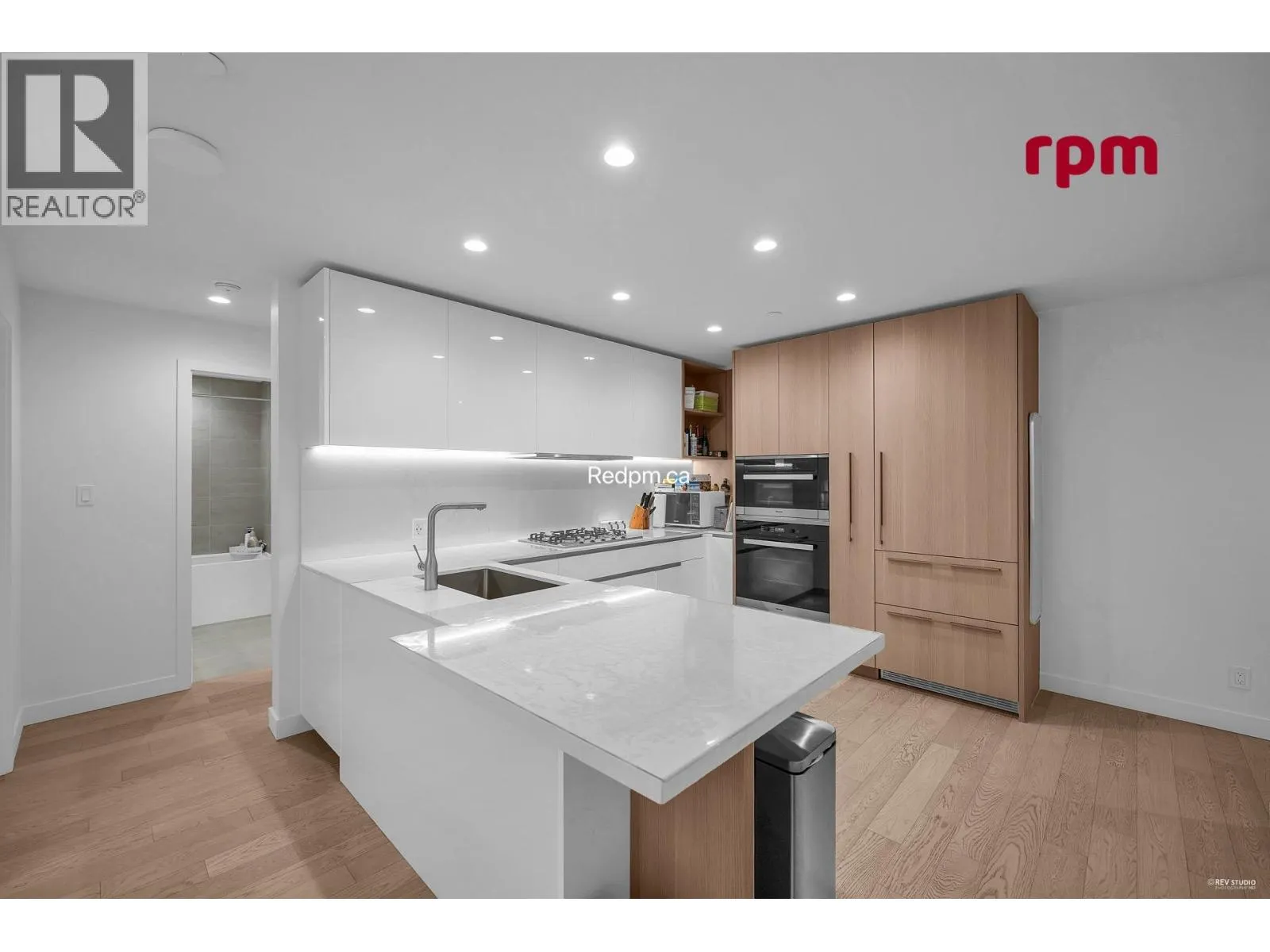 9xx 6833 PEARSON WAY