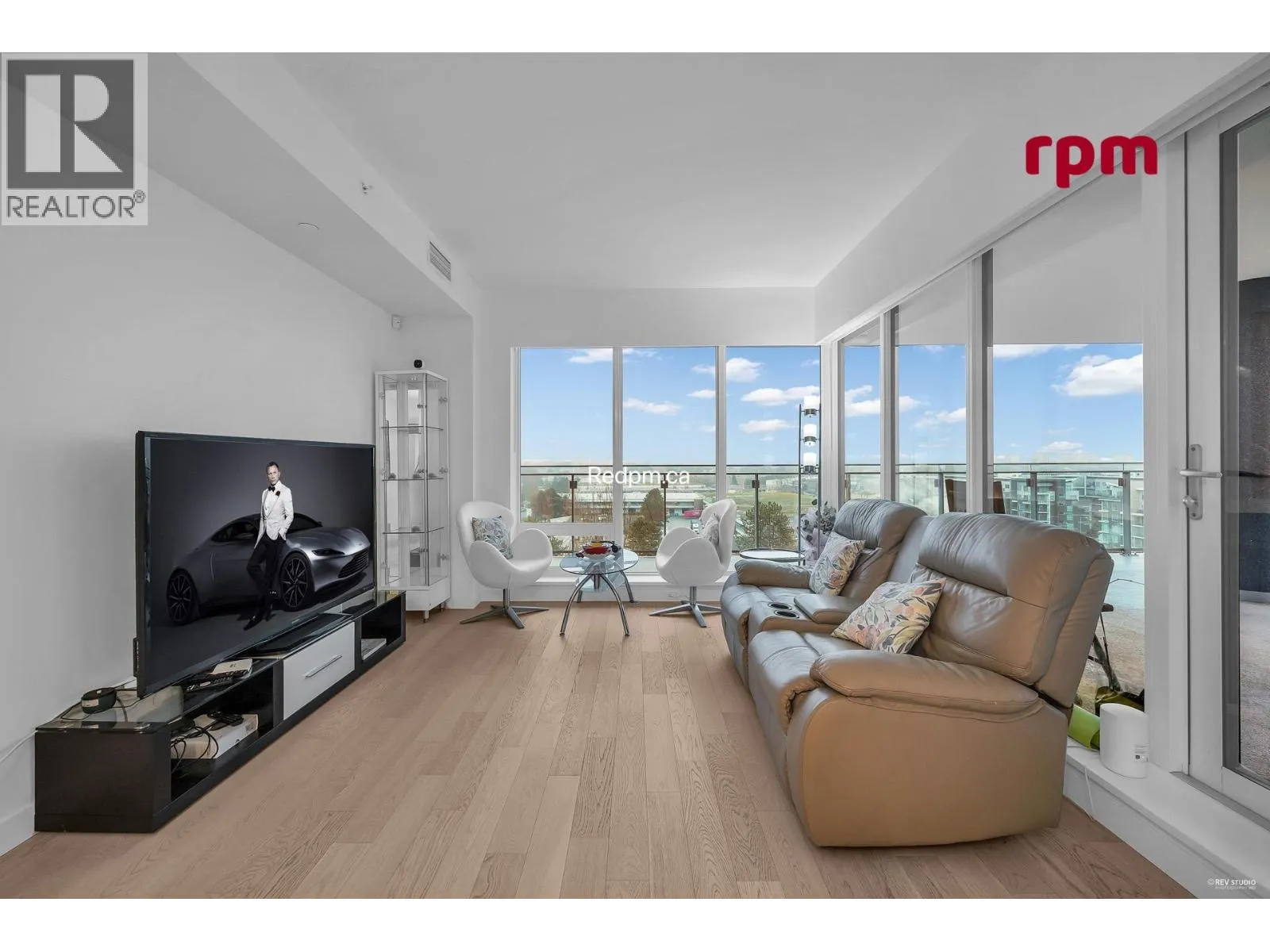 9xx 6833 PEARSON WAY