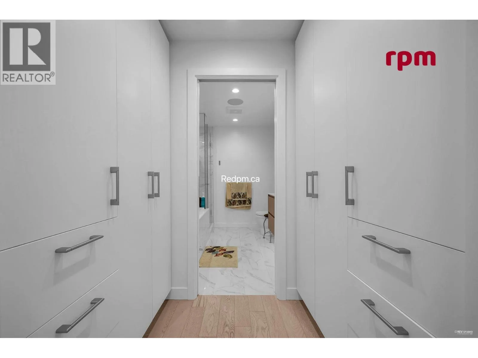 9xx 6833 PEARSON WAY