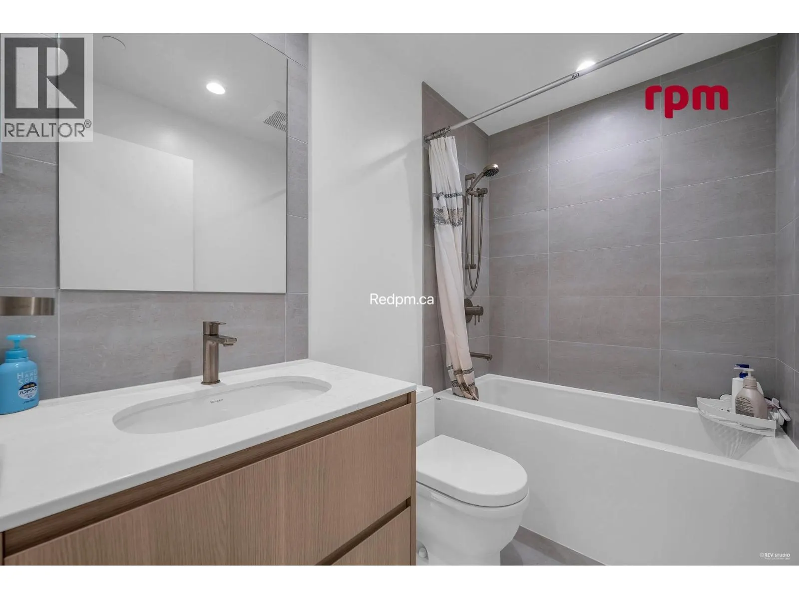 9xx 6833 PEARSON WAY