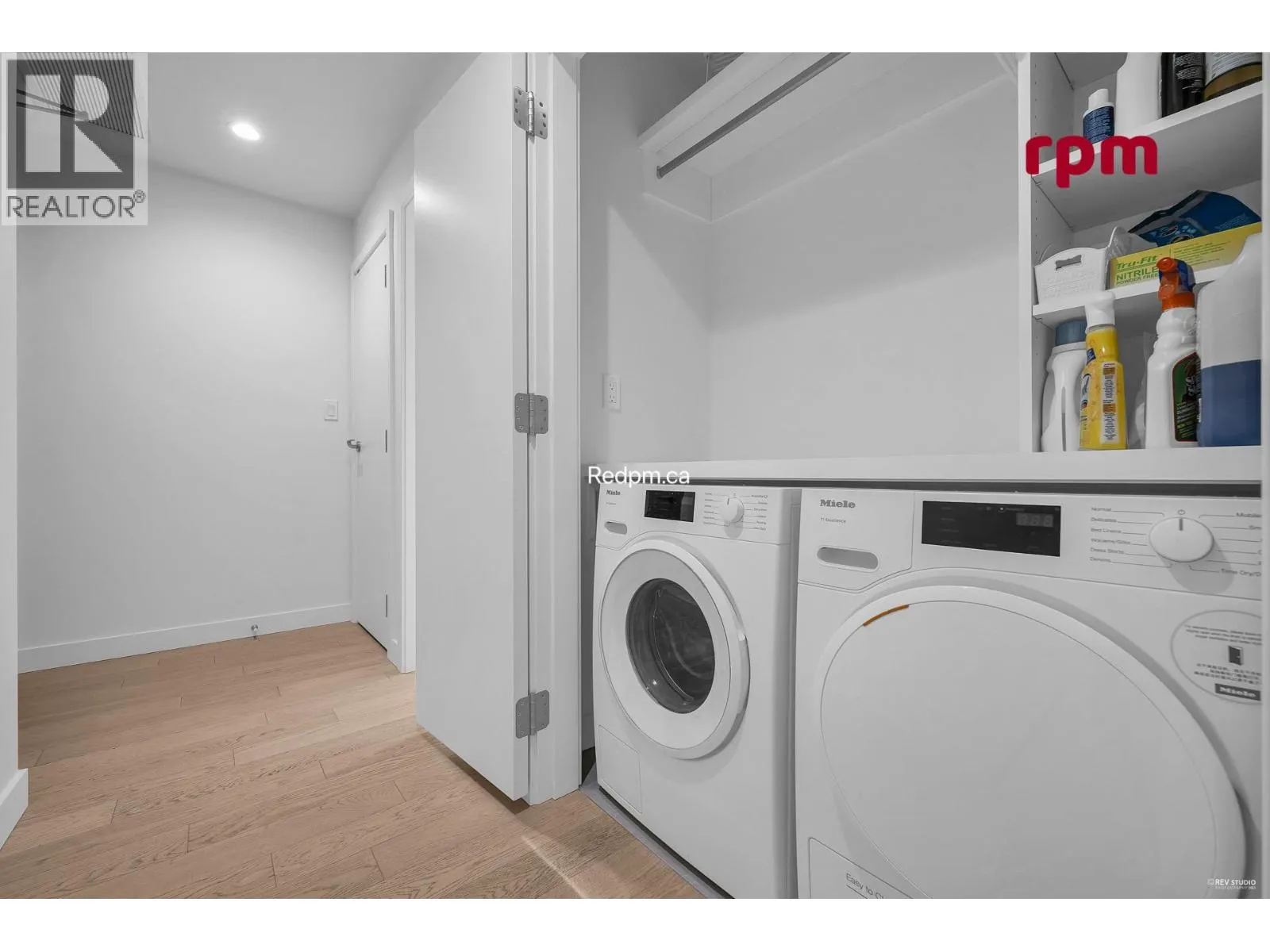 9xx 6833 PEARSON WAY