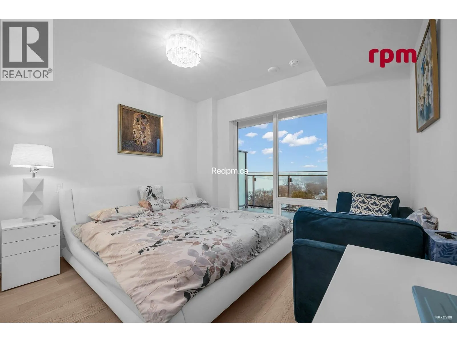 9xx 6833 PEARSON WAY
