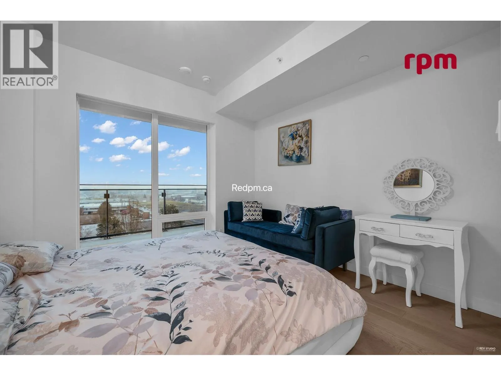 9xx 6833 PEARSON WAY