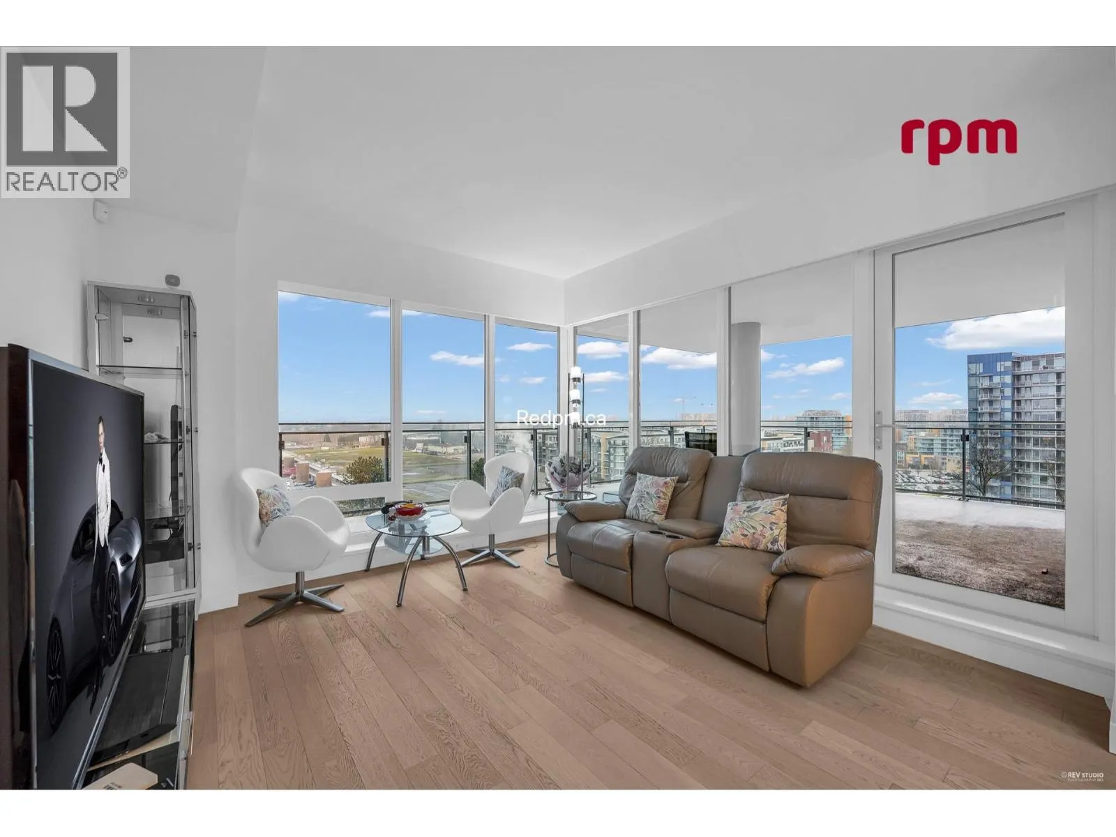 9xx 6833 PEARSON WAY