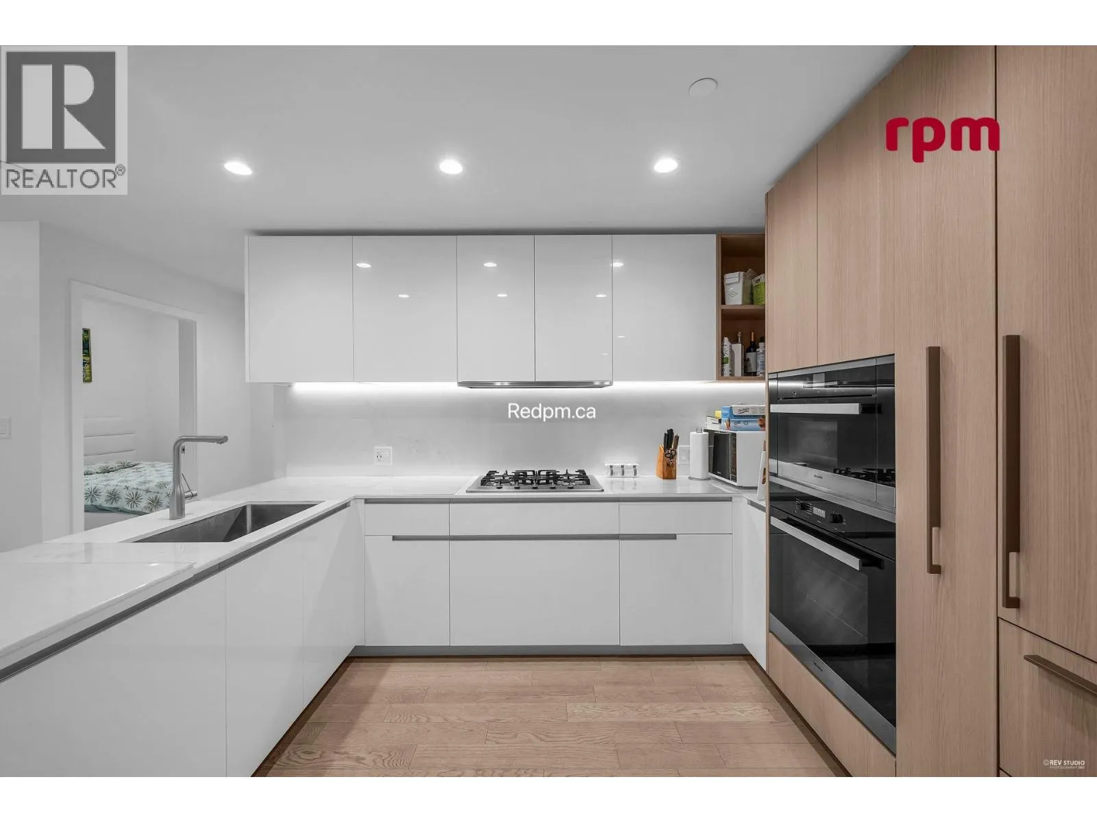 9xx 6833 PEARSON WAY