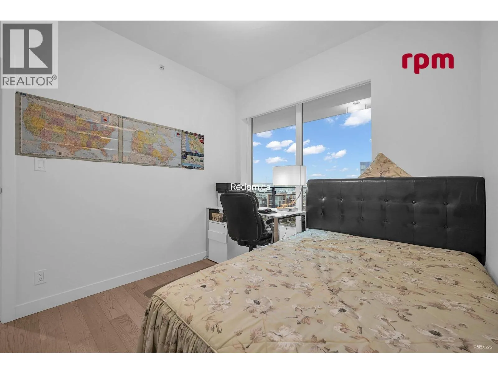 9xx 6833 PEARSON WAY