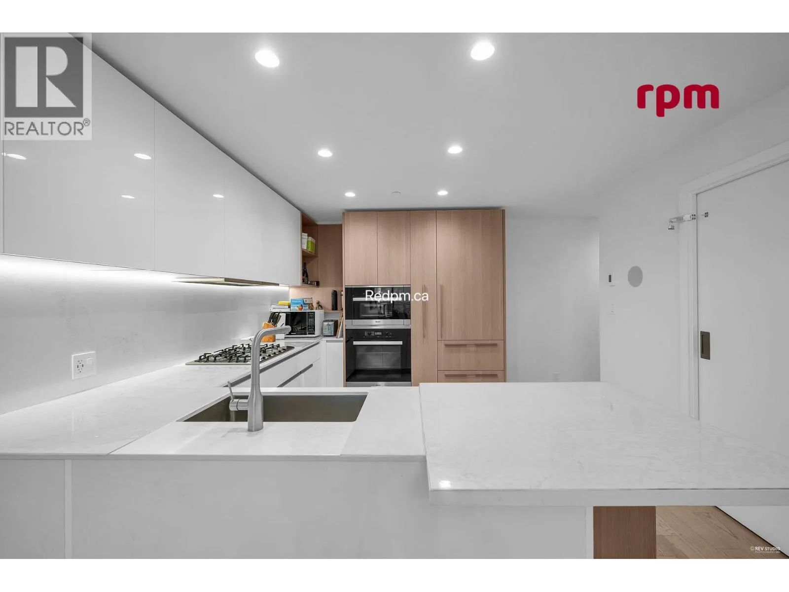 9xx 6833 PEARSON WAY