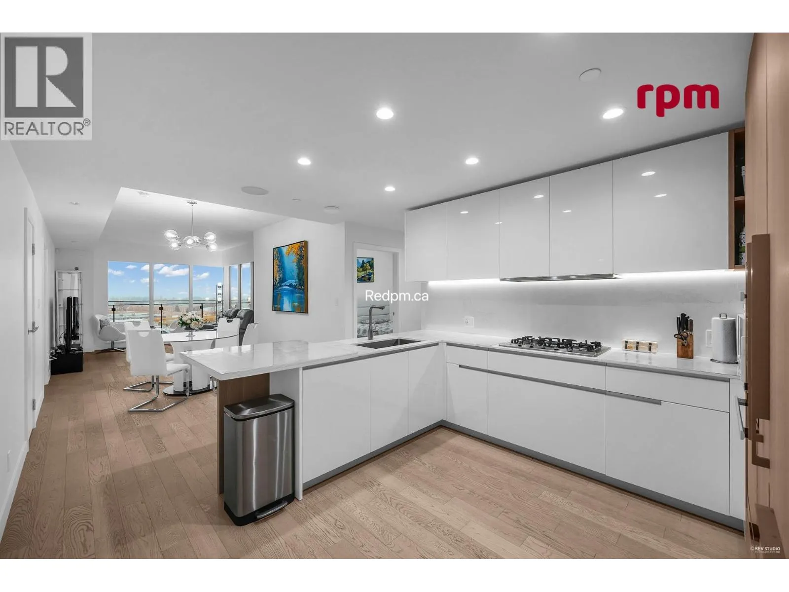 9xx 6833 PEARSON WAY