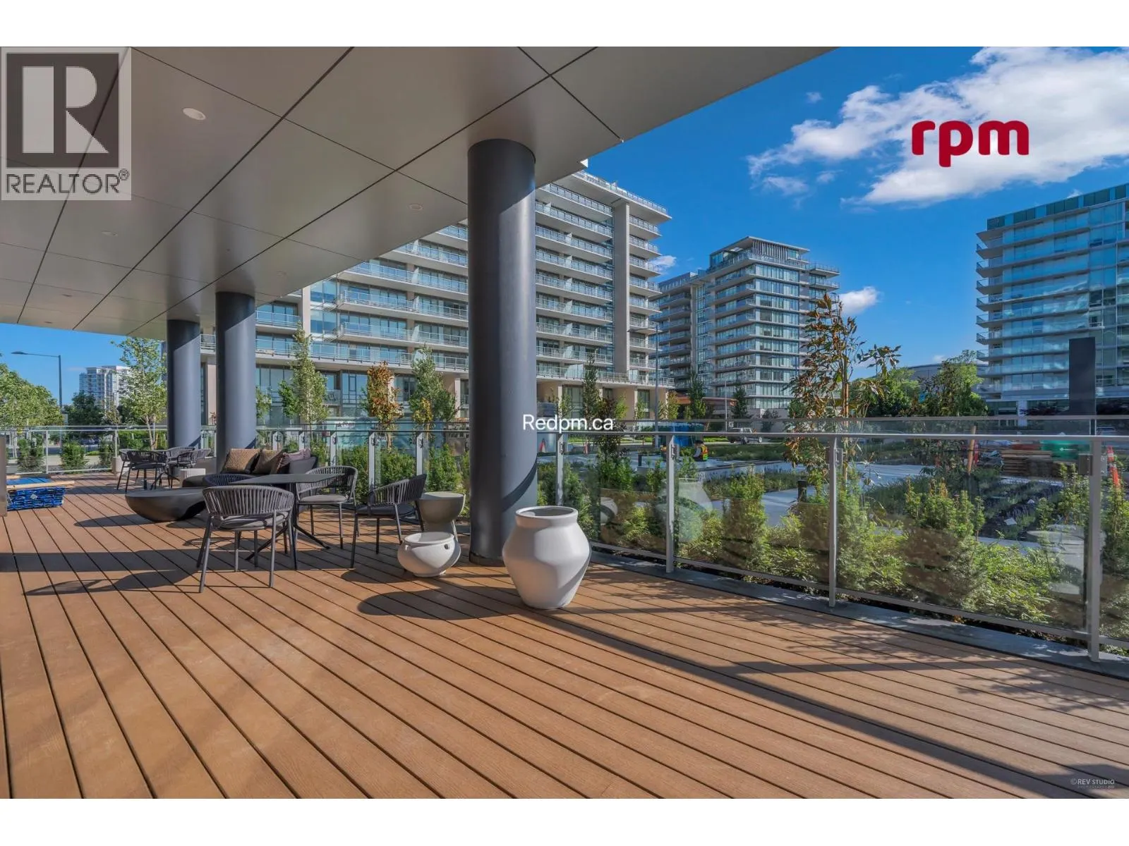 9xx 6833 PEARSON WAY