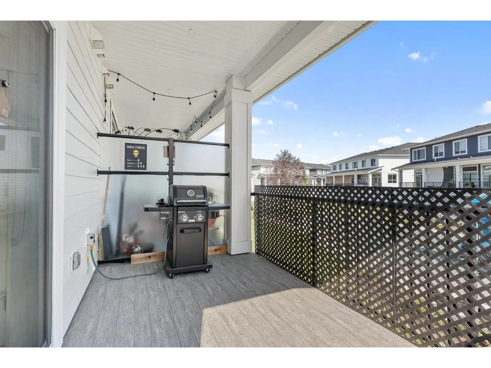 8 8200 FOXFERN ROAD|Lower Landing