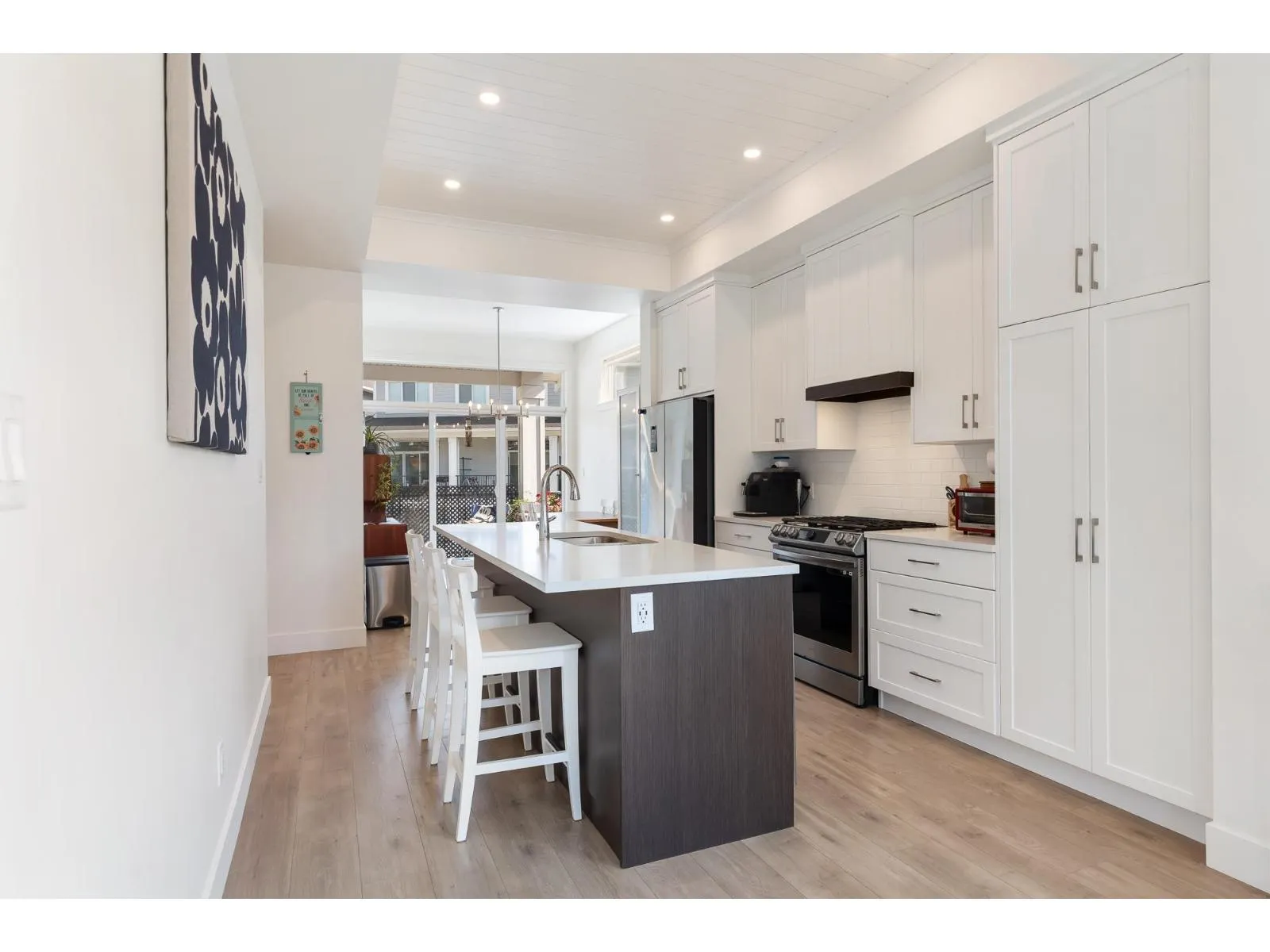 8 8200 FOXFERN ROAD|Lower Landing