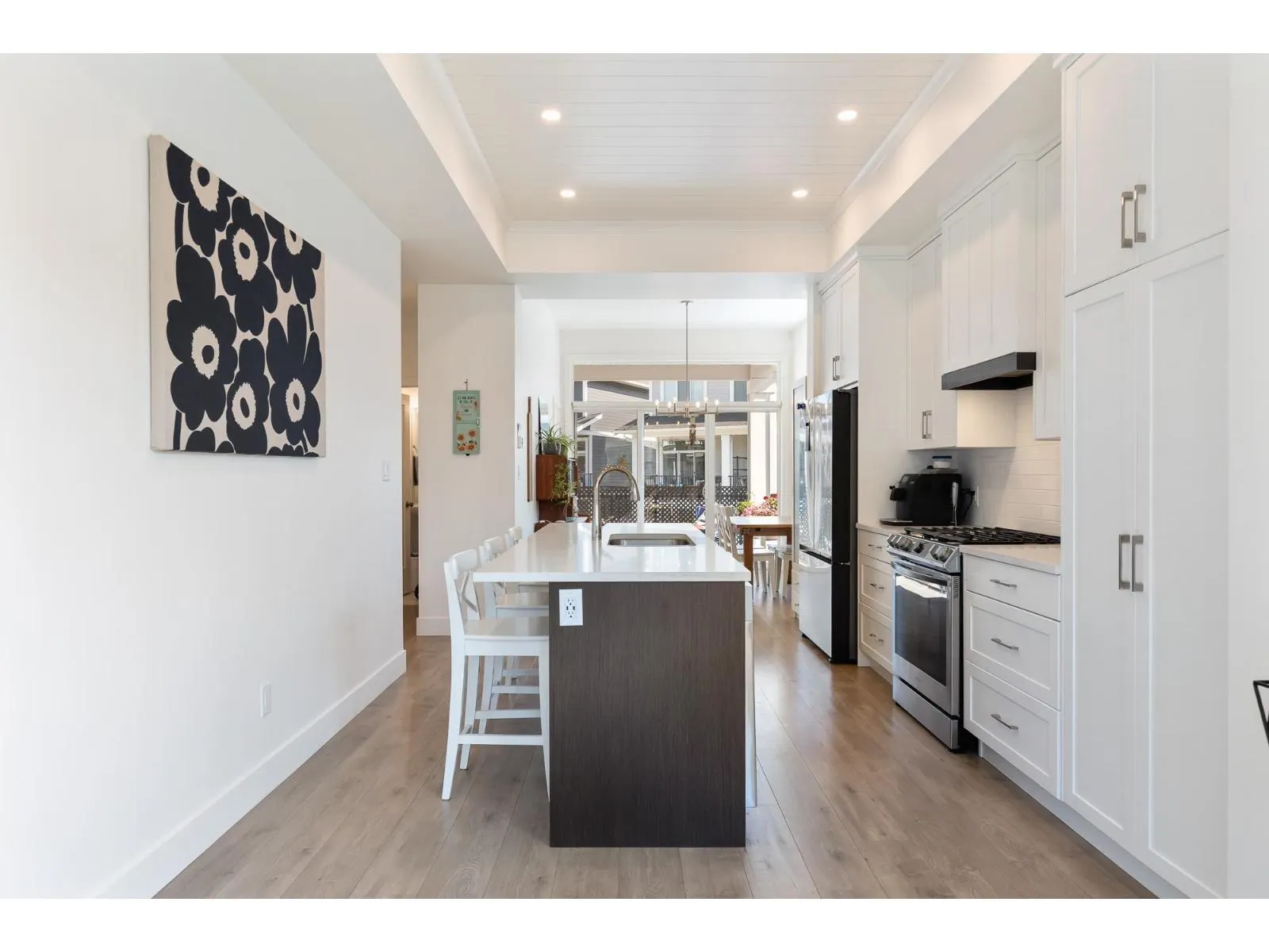 8 8200 FOXFERN ROAD|Lower Landing