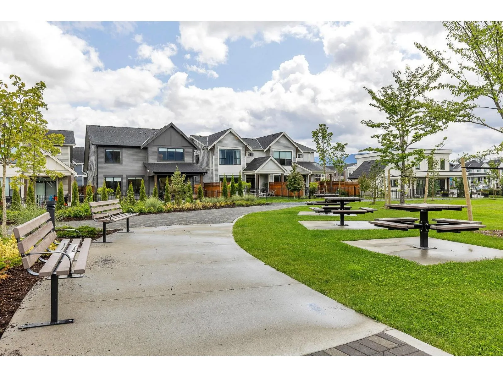 8 8200 FOXFERN ROAD|Lower Landing