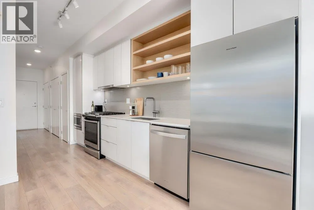 725 MARINE DRIVE