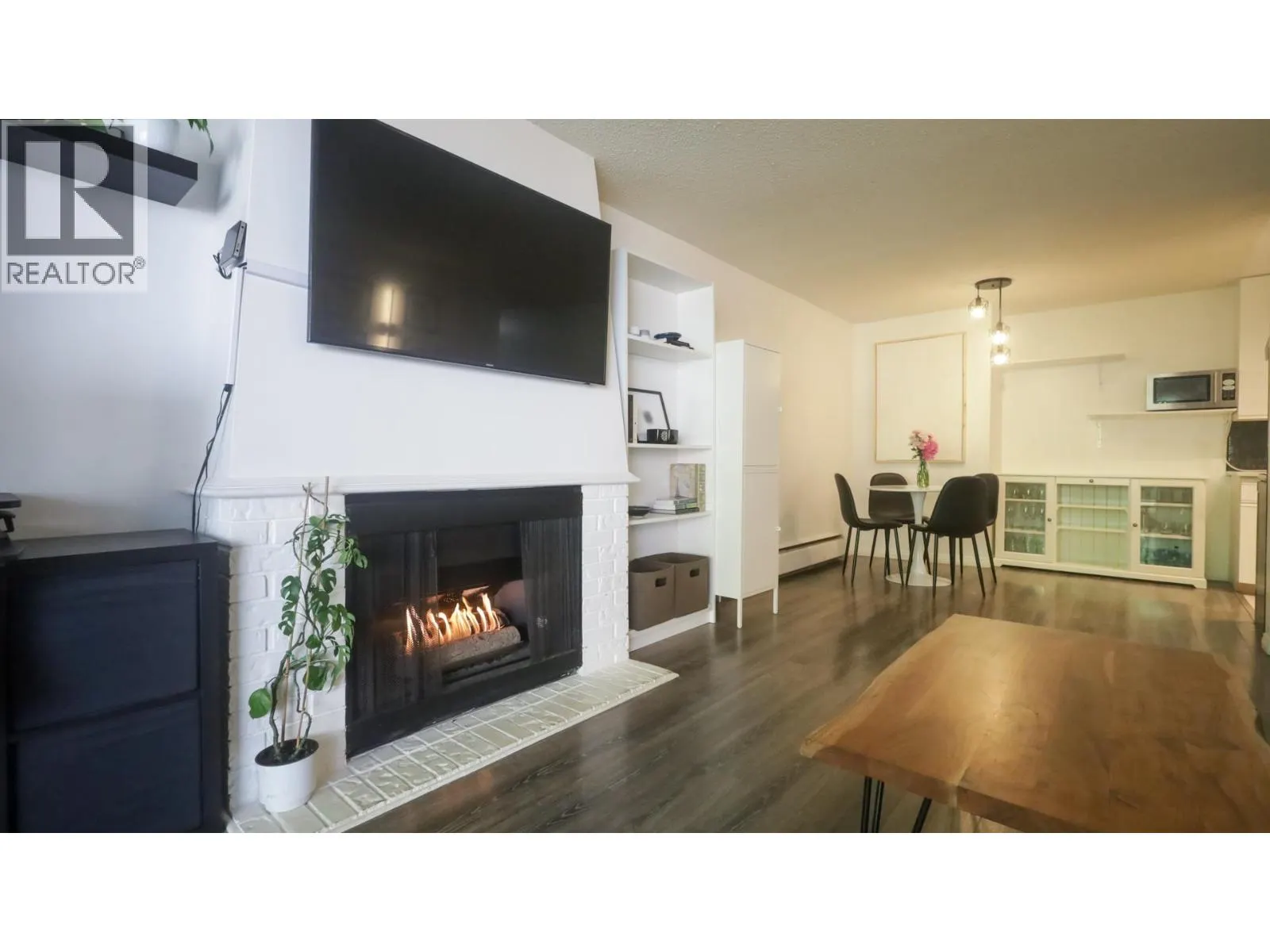 214 5340 HASTINGS STREET