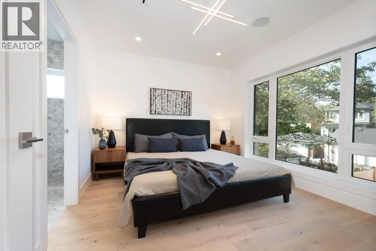 3075 COURTENAY STREET