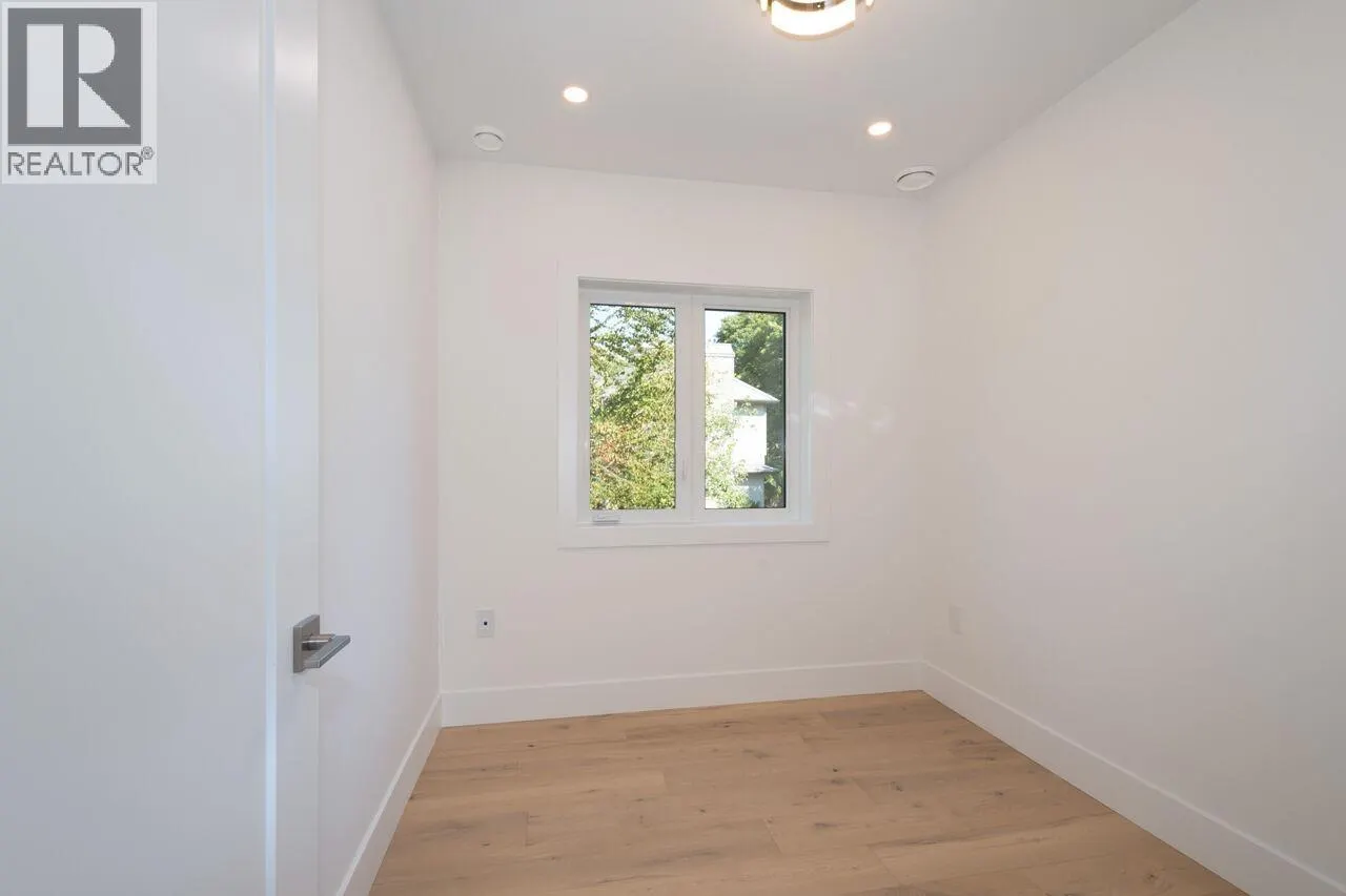 3075 COURTENAY STREET
