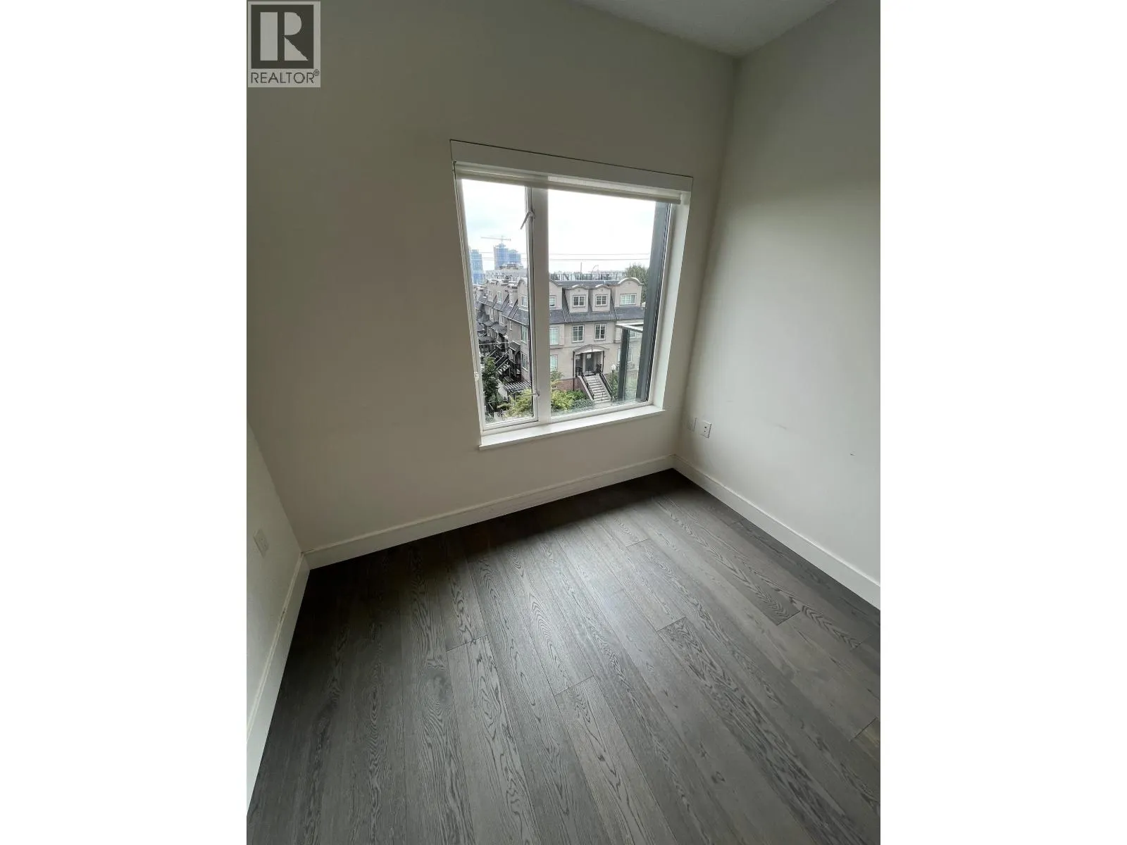 4xx 477 W 59 AVENUE