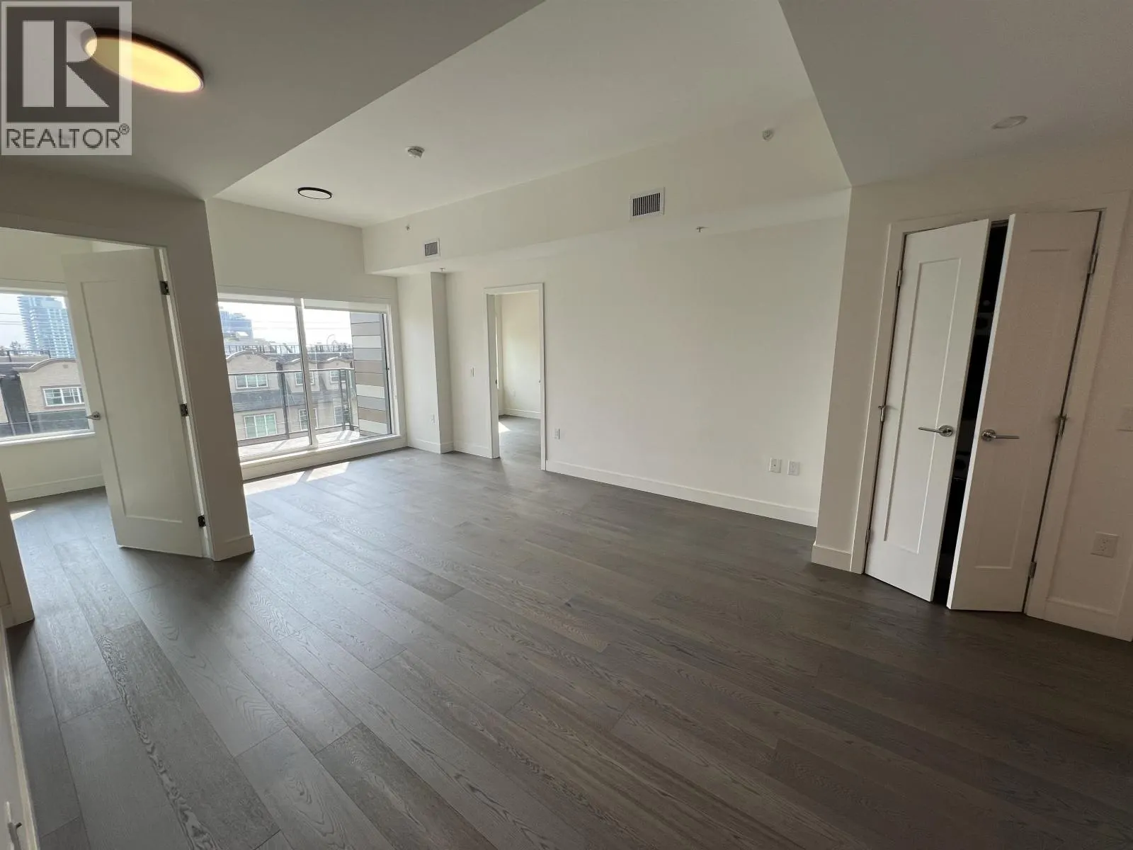 4xx 477 W 59 AVENUE