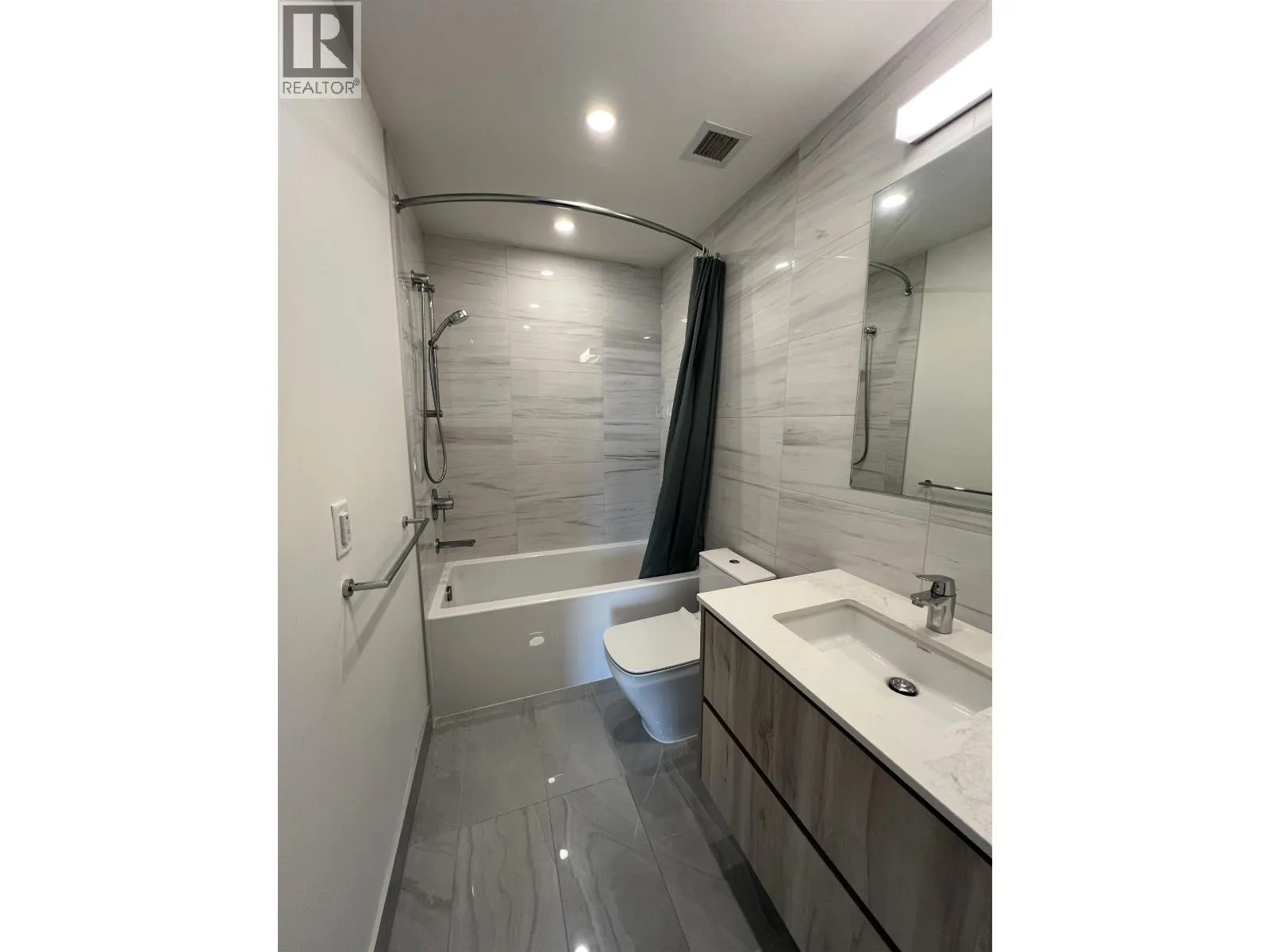 4xx 477 W 59 AVENUE