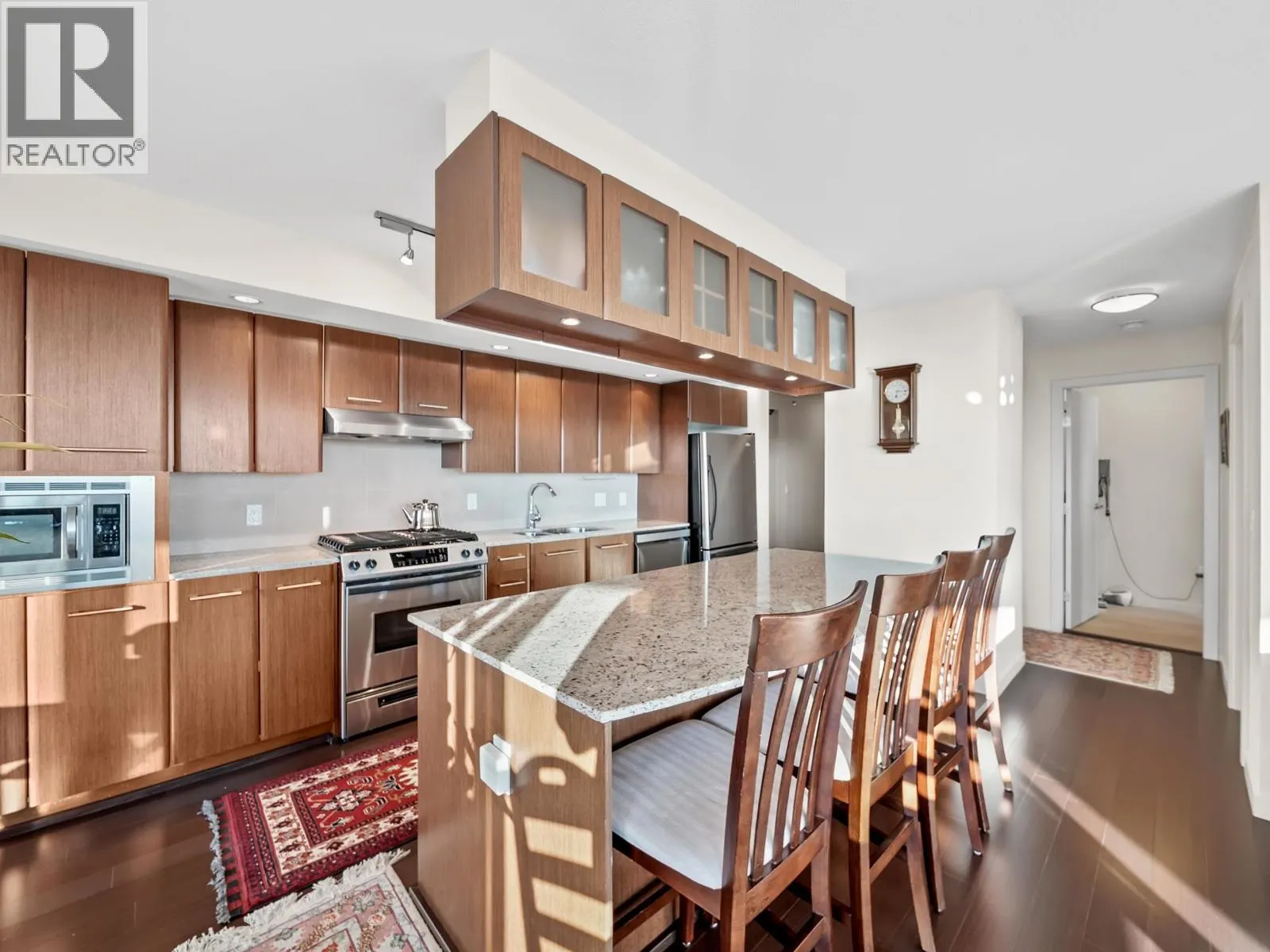 805 683 W VICTORIA PARK