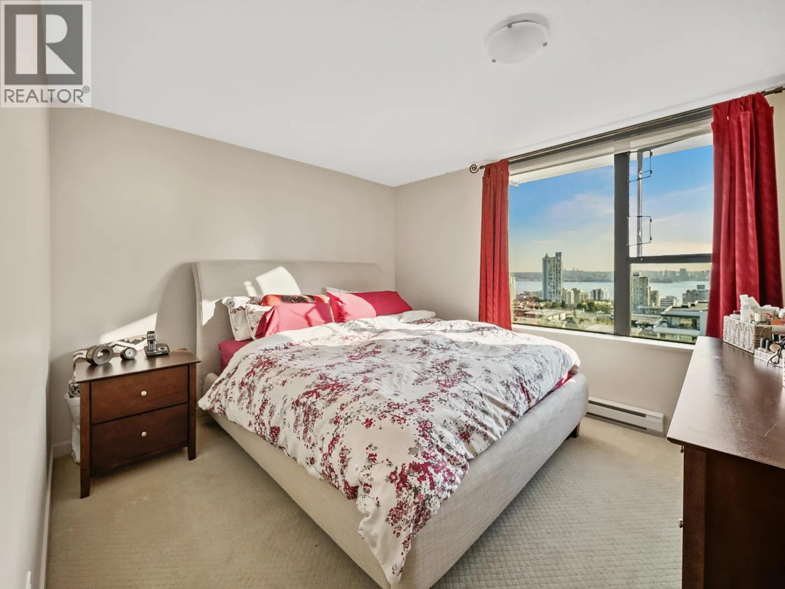 805 683 W VICTORIA PARK