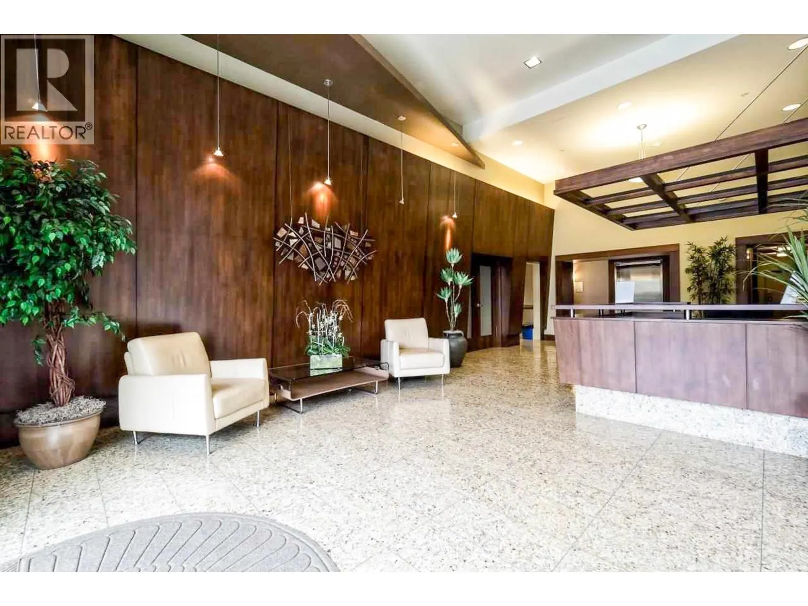 805 683 W VICTORIA PARK