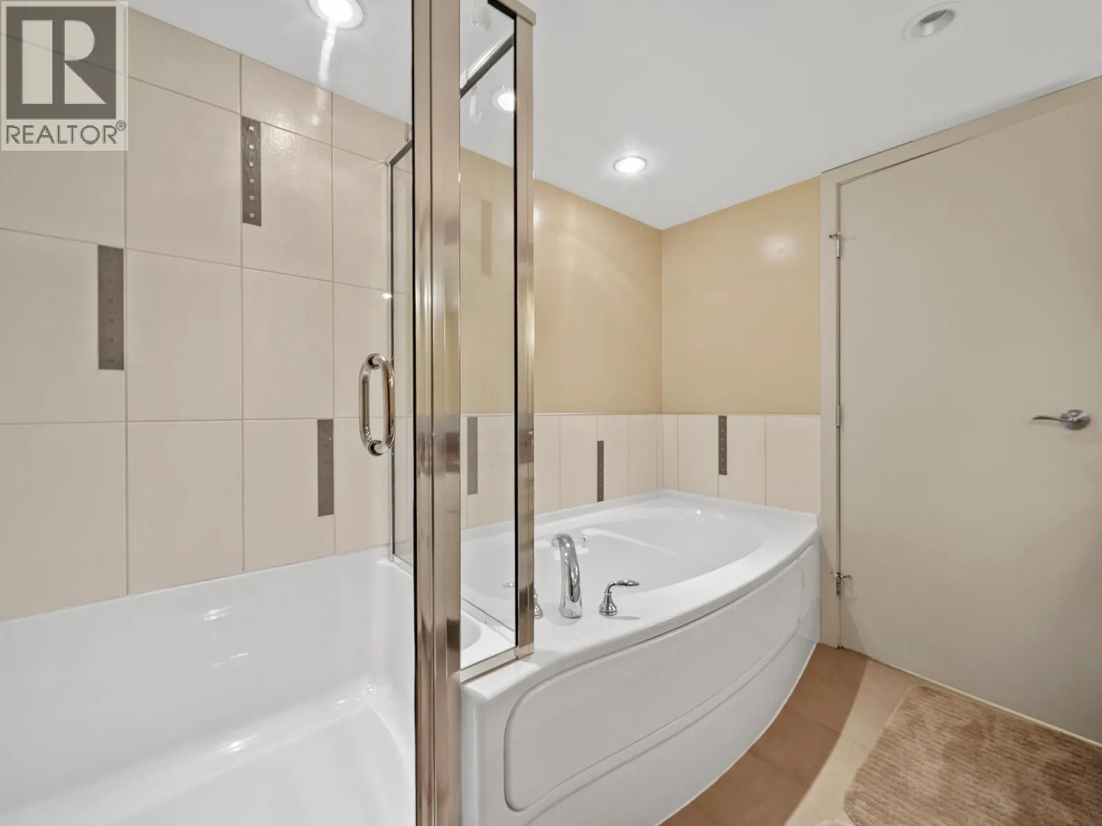 805 683 W VICTORIA PARK