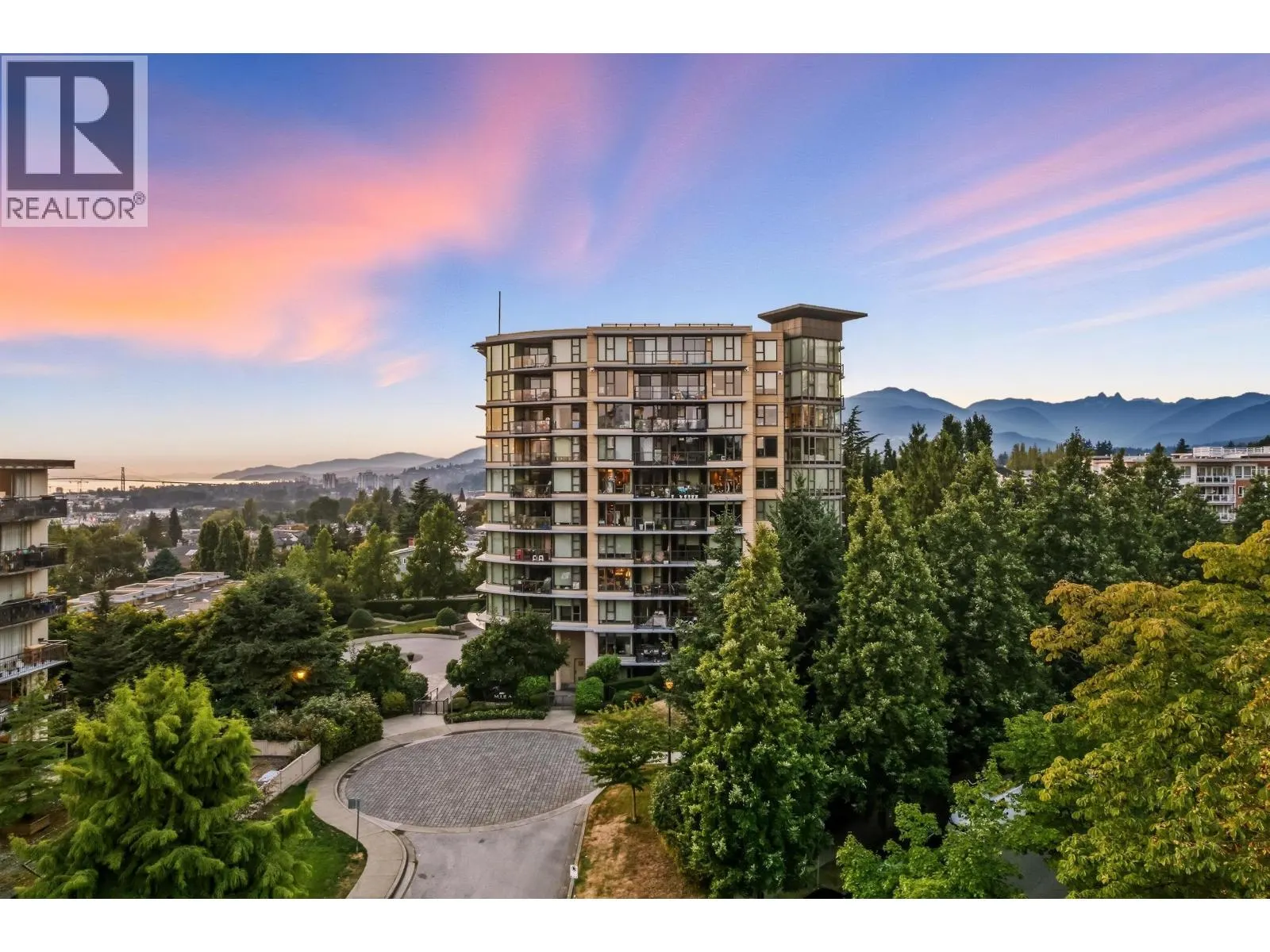 805 683 W VICTORIA PARK