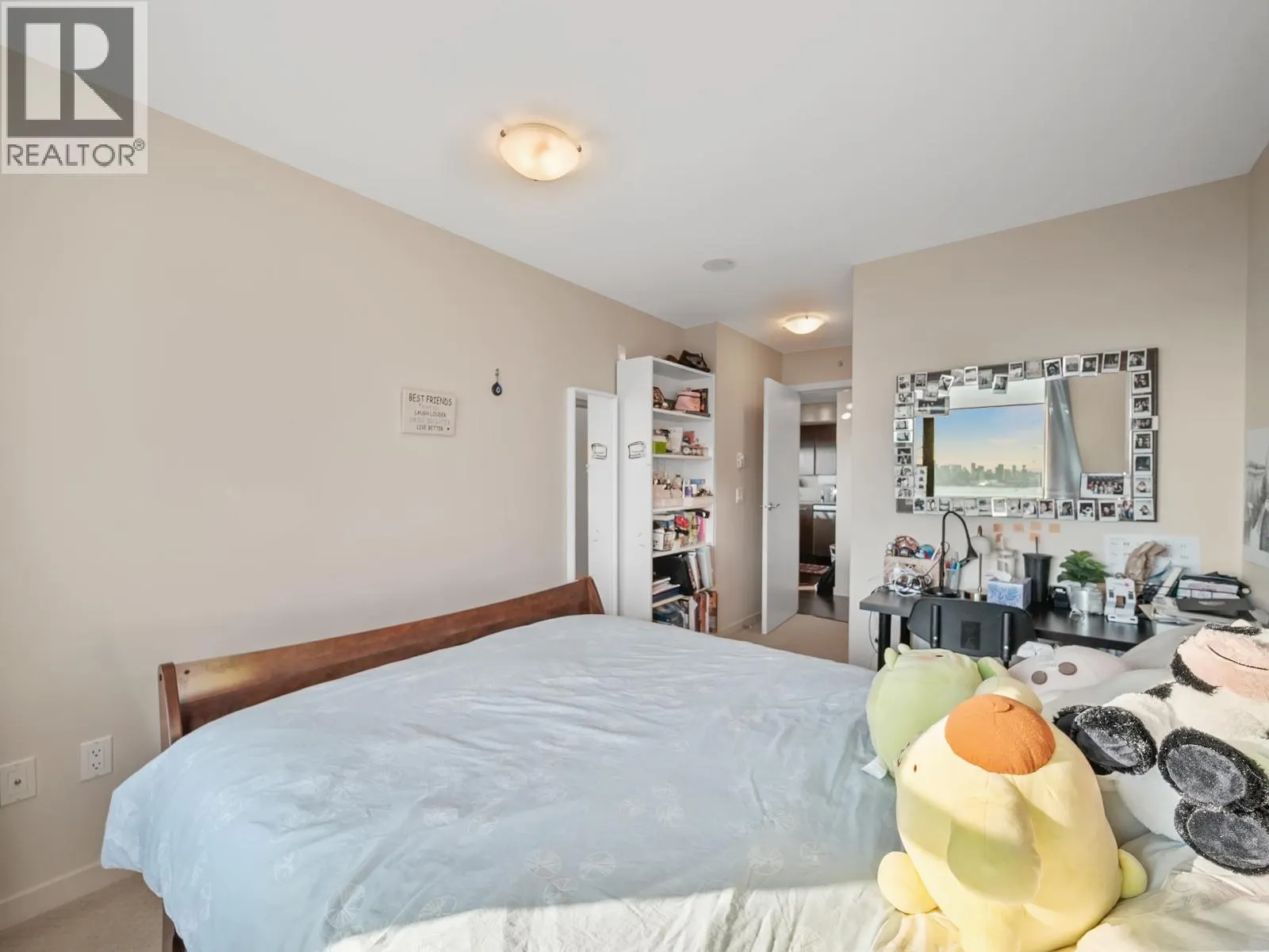 805 683 W VICTORIA PARK