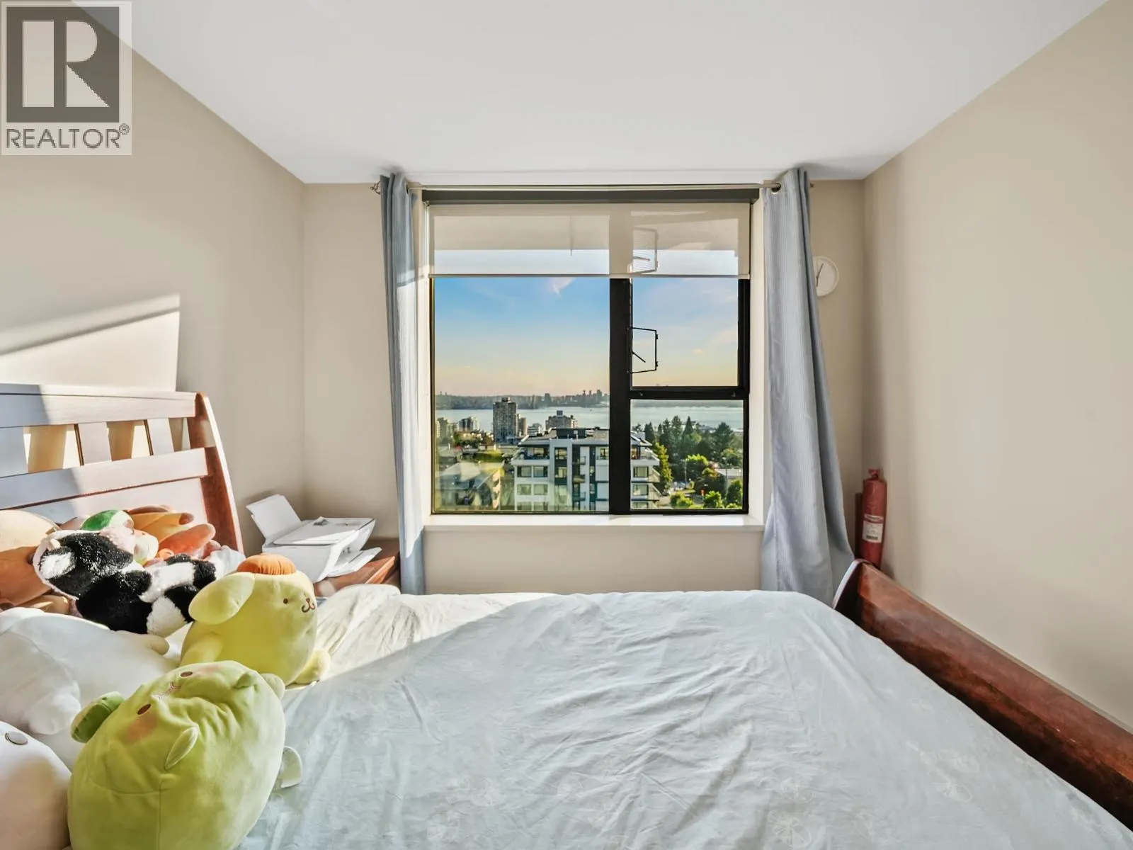 805 683 W VICTORIA PARK