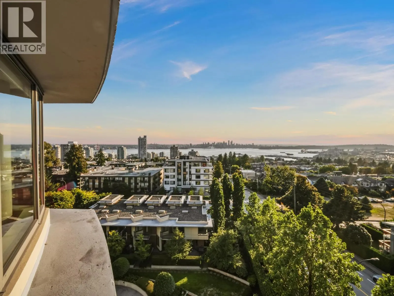 805 683 W VICTORIA PARK