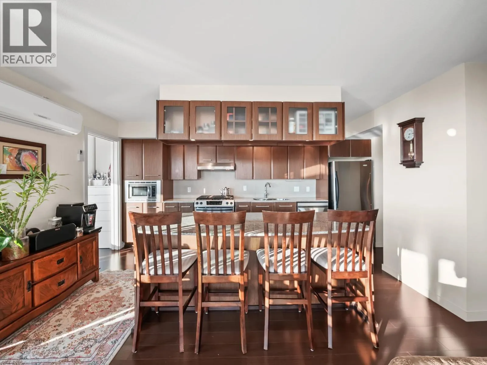 805 683 W VICTORIA PARK