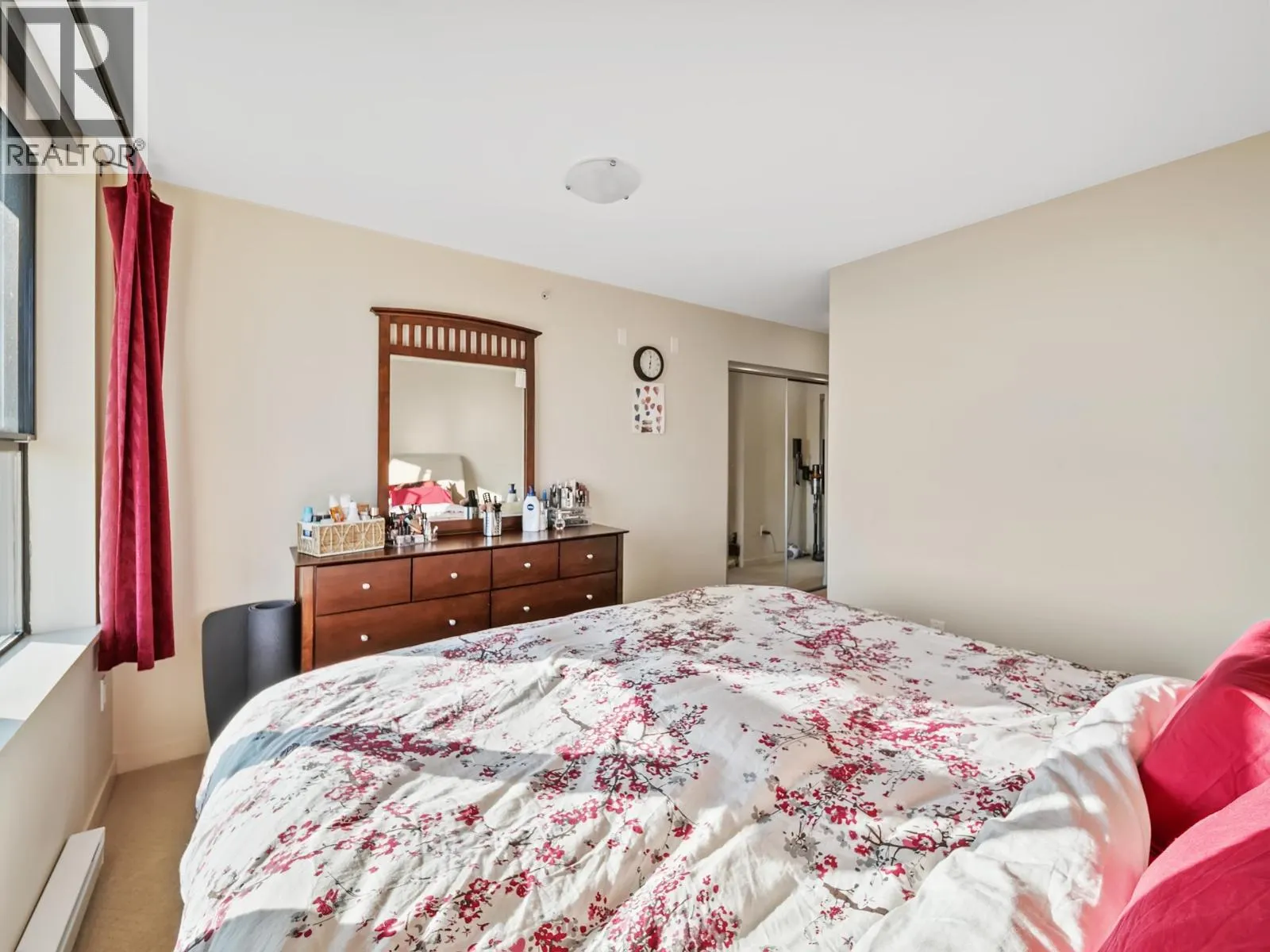 805 683 W VICTORIA PARK