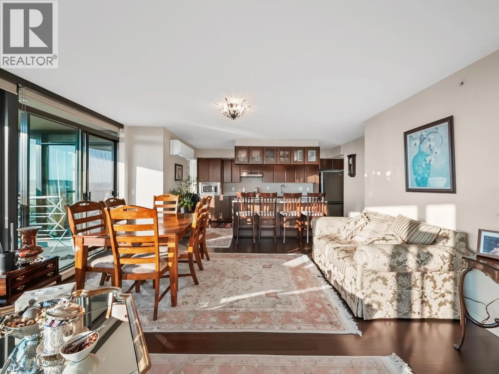 805 683 W VICTORIA PARK