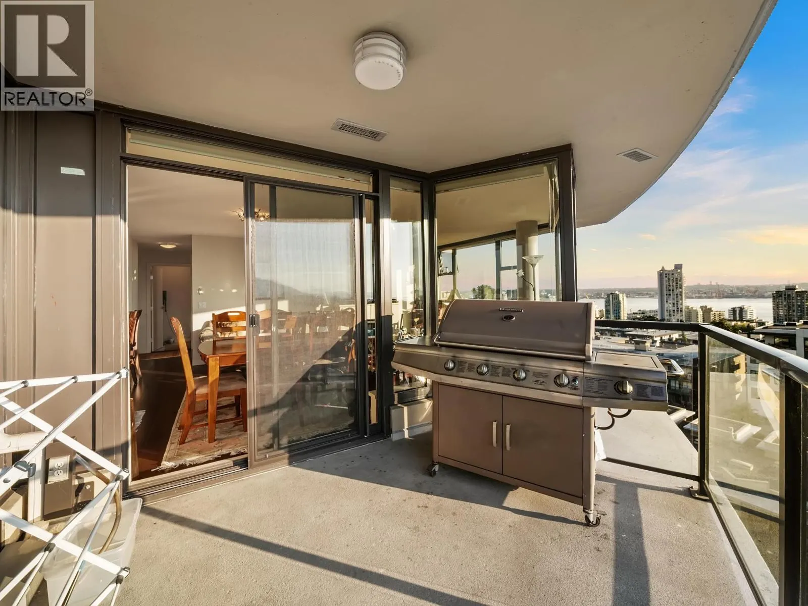 805 683 W VICTORIA PARK