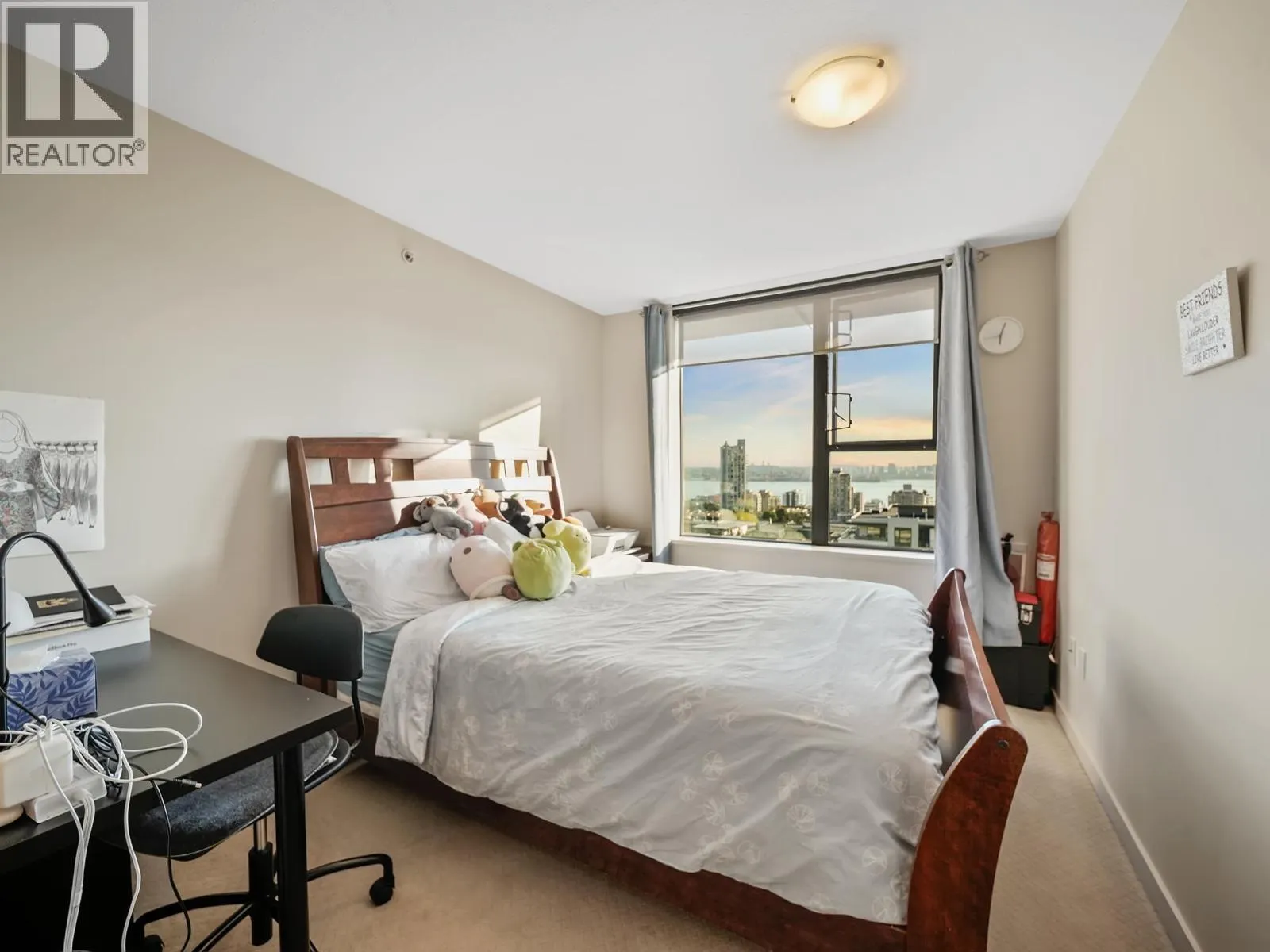 805 683 W VICTORIA PARK